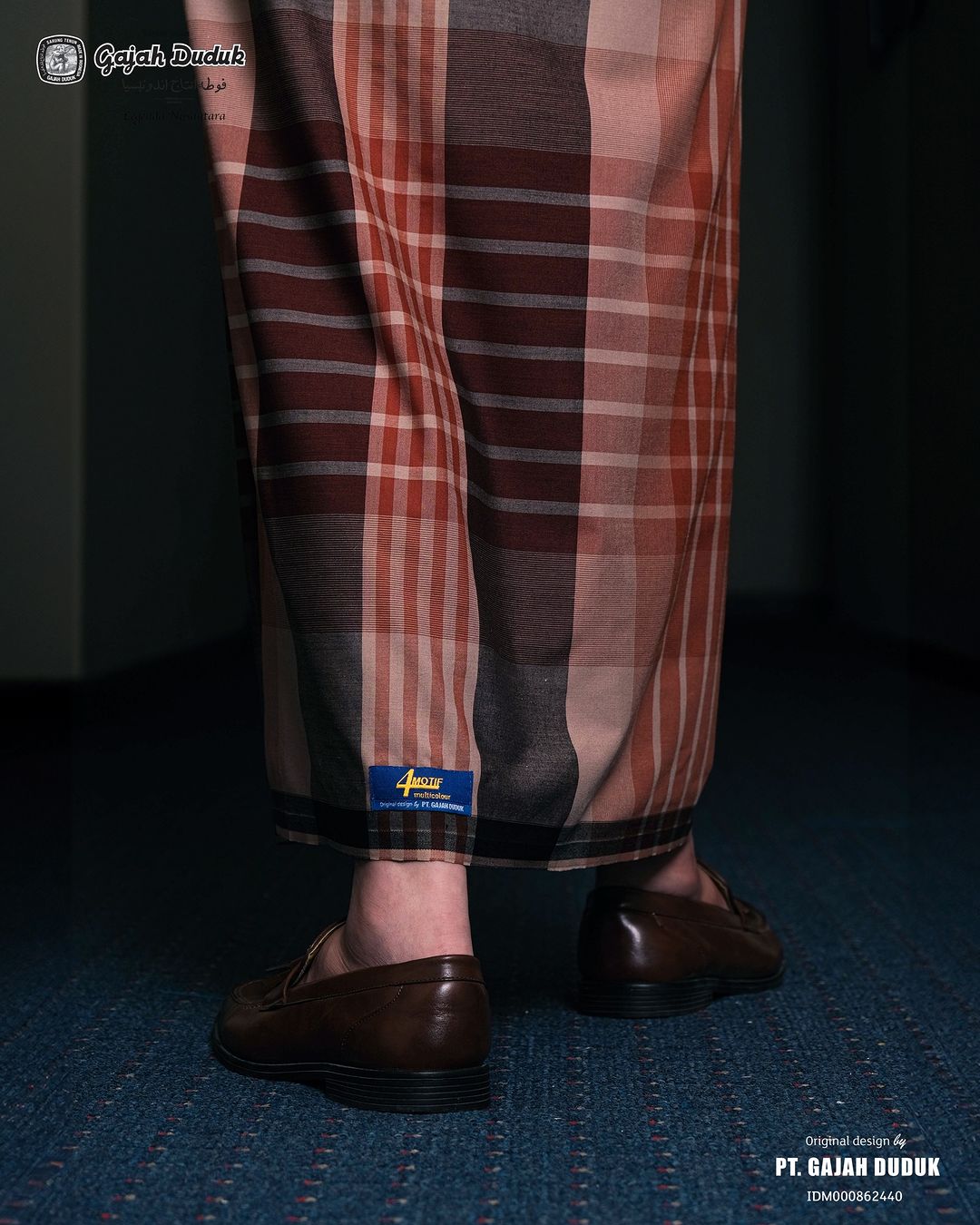 Kain Pelikat Eksklusif Gajah Duduk Multicolour  (Medium - 4000 benang)