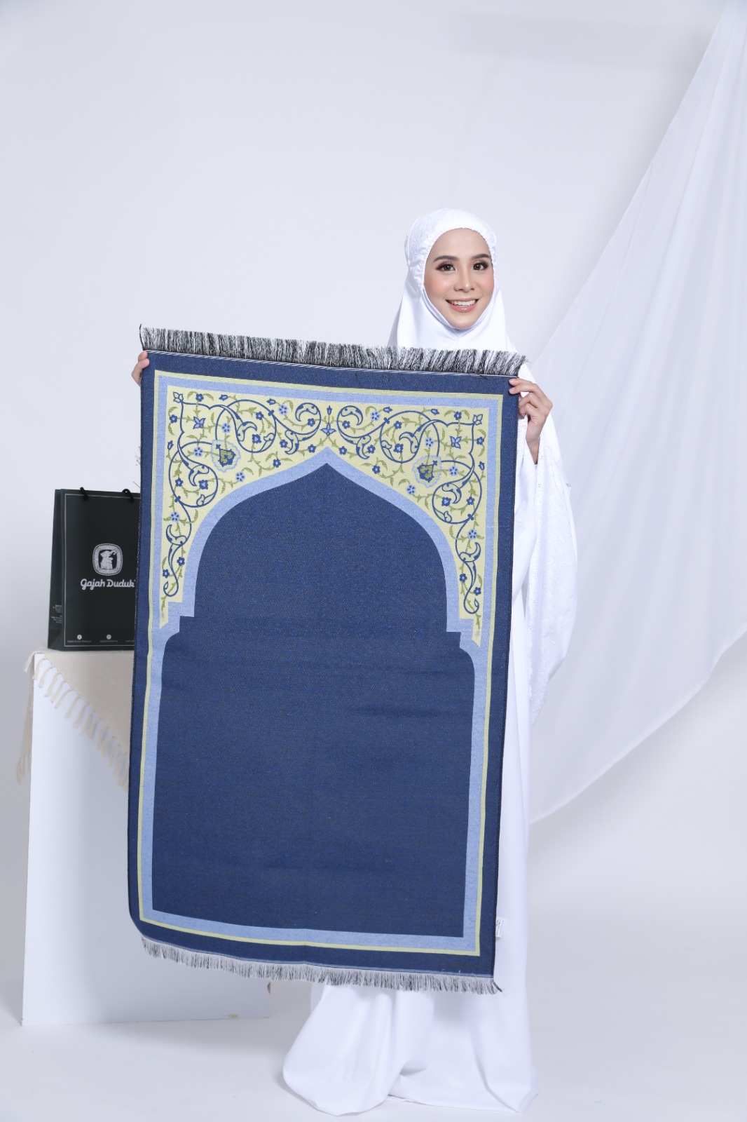 Sejadah Besar Nipis Ringan Sesuai Untuk Dibawa Travel & Kegunaan Harian