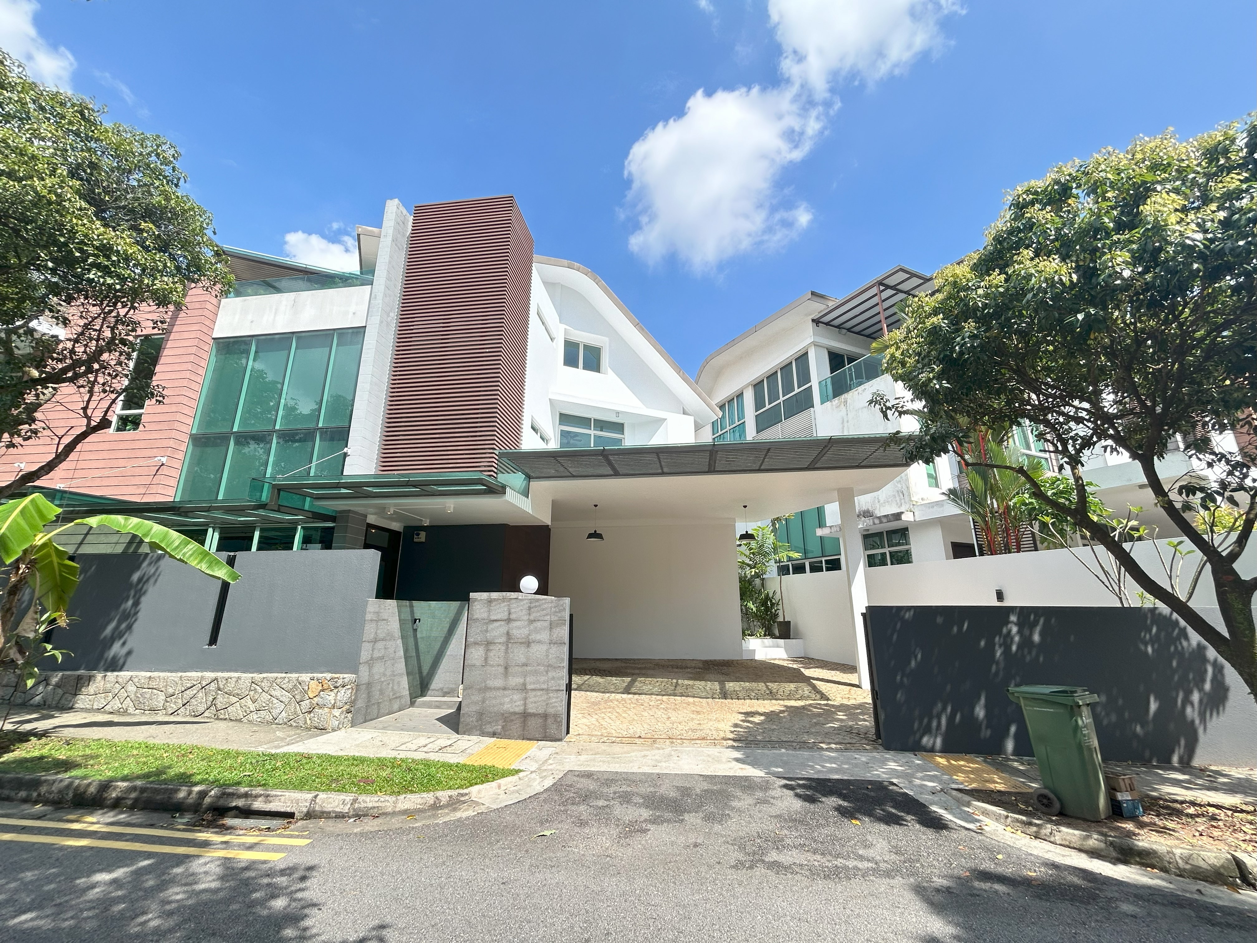 D10- Freehold Detached Landed Property