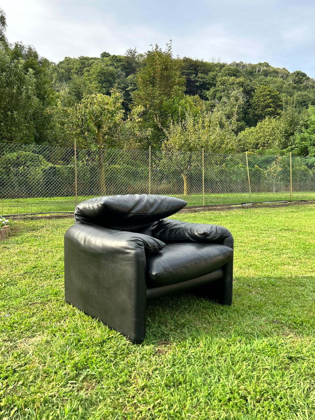 "Maralunga" Iconic armchair designed by Vico Magistretti for Cassina 
