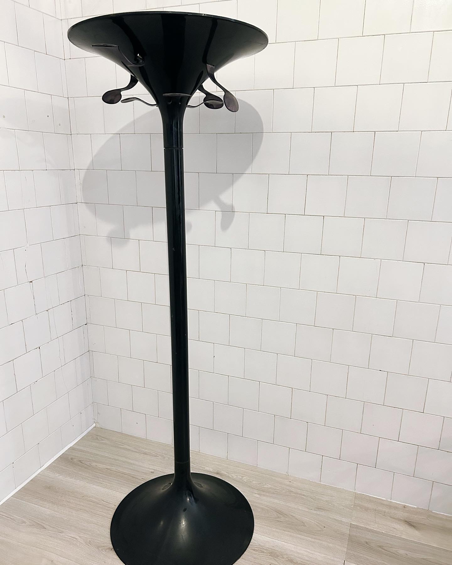 Rara Lampada da terra / Appendiabiti Mod. "4706" Design By Group Bbpr per Kartell, anni '70,  Nero