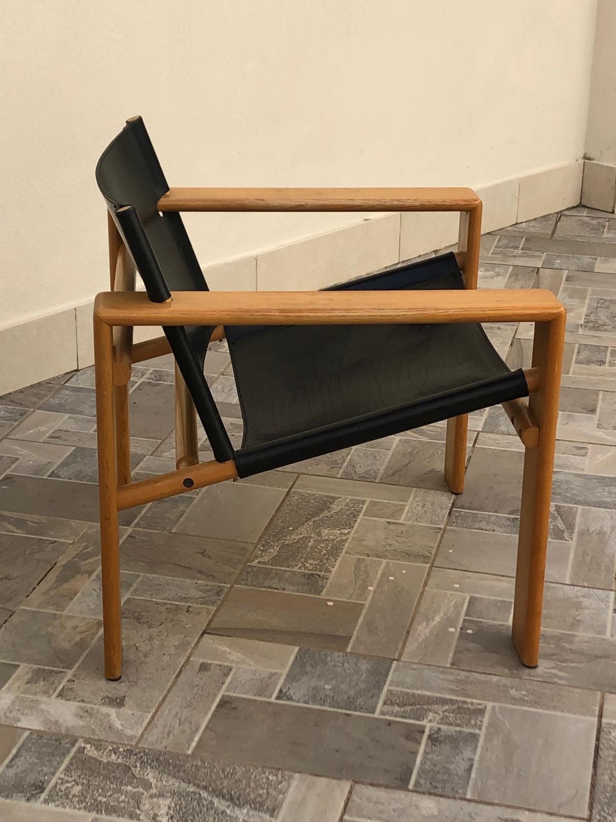 Tarcisio Colzani model Laser armchair in wood, and black leather, 1960