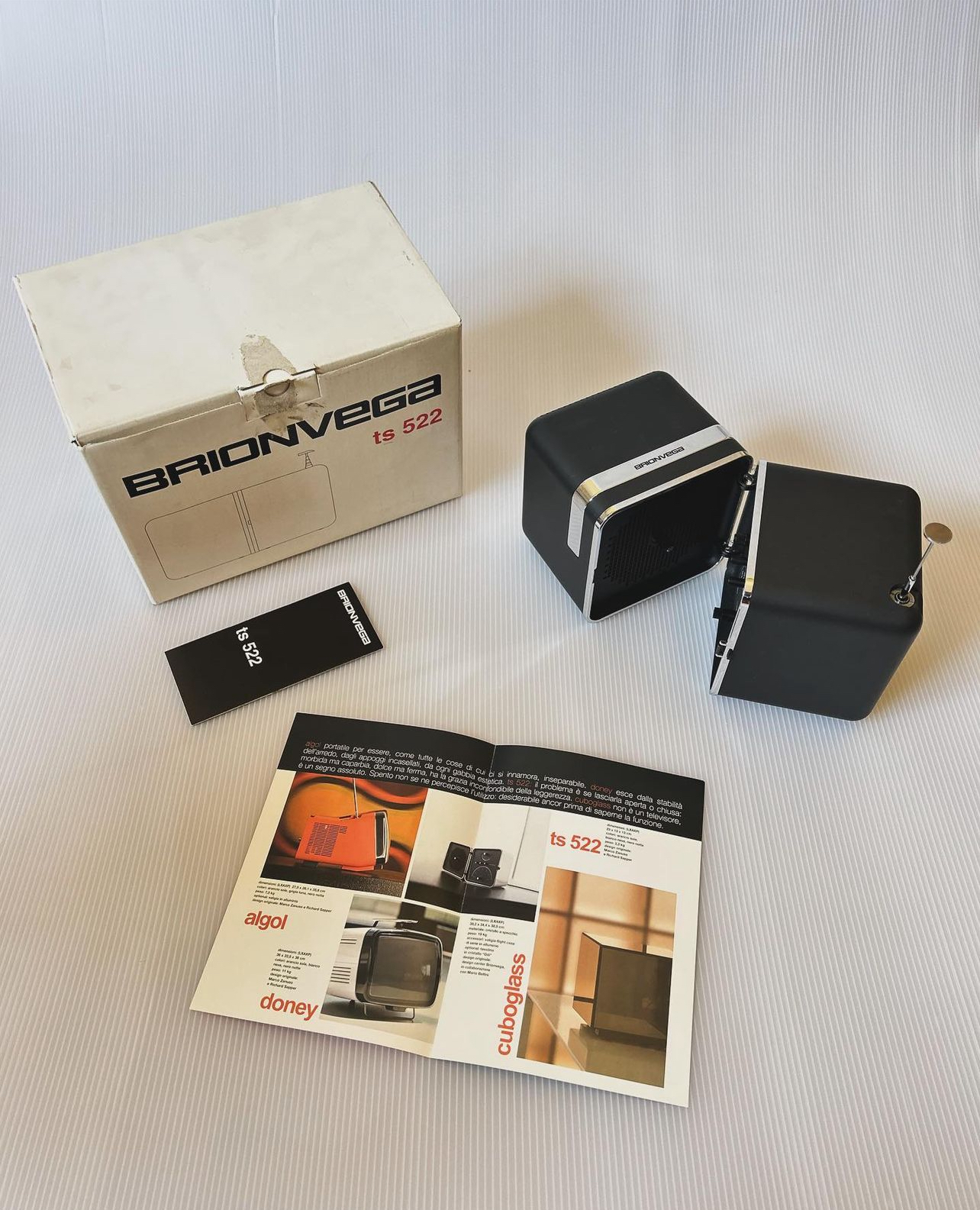 Brionvega Radio Cubo TS 522 Designed by Marco Zanuso 1960s.