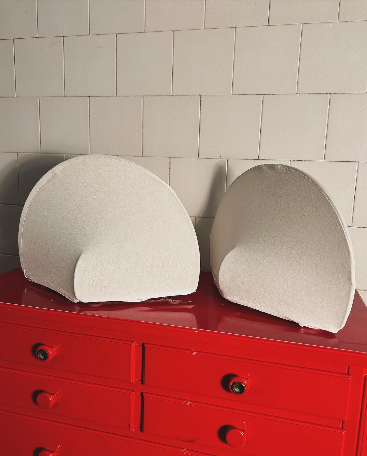 Kazuhide Takahama a "Kaori 2" Table Or Wall Lamp for Sirrah, 1970s. Pair of super elegant model lamps Kaori designed by Kazuhide Takahama for Sirrah - Italy 1973 The base of each one allows for versatile positioning both freestanding and on the wall.
