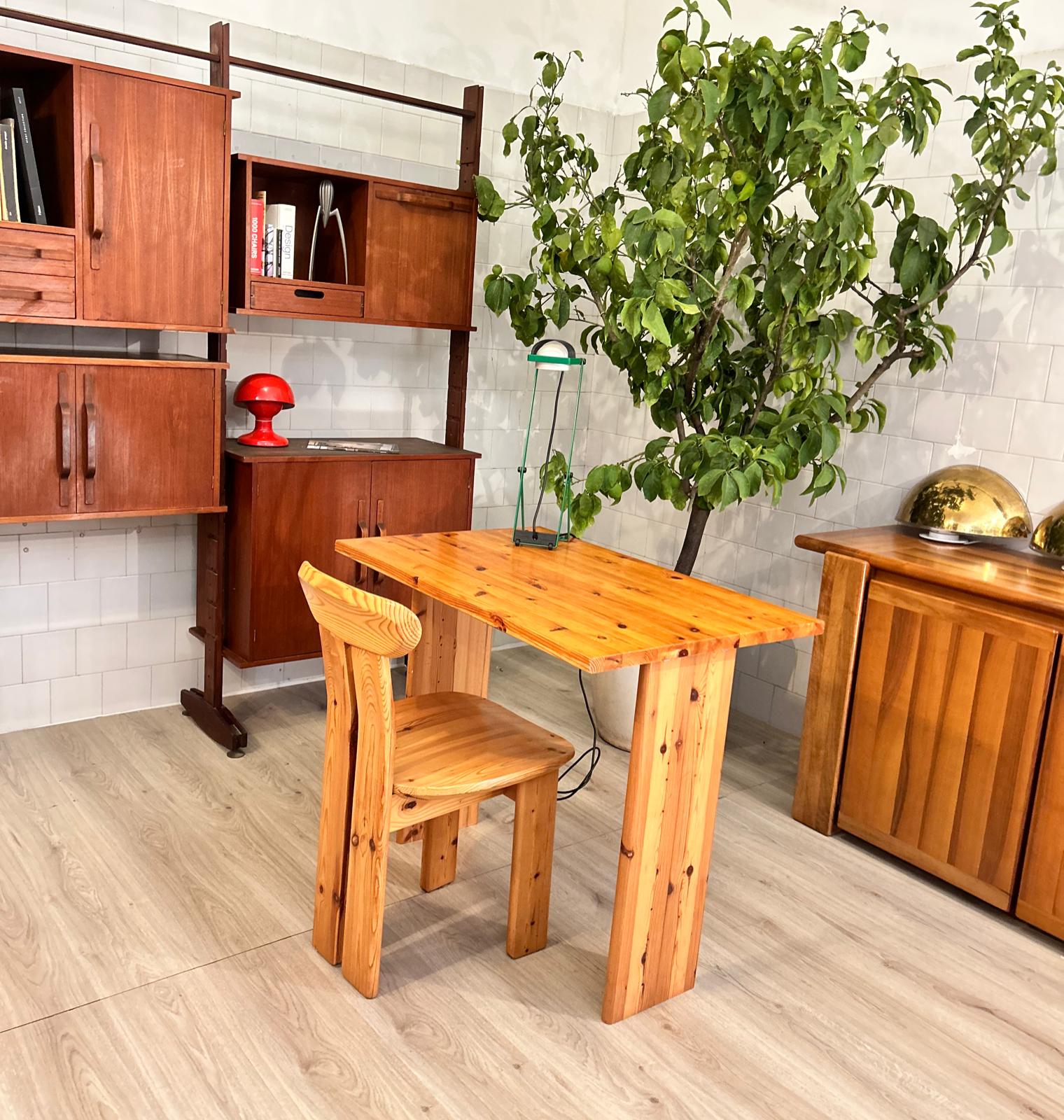 Set Scrivania e Sedia In Pino , Anni 70 , Design Att. Mario Marenco 