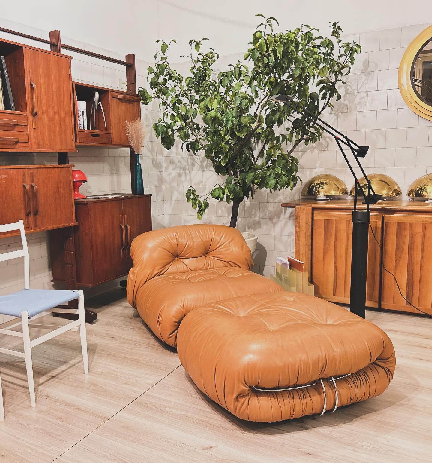 Leather Armchair Soriana , Cassina , Design Afra e Tobia Scarpa 