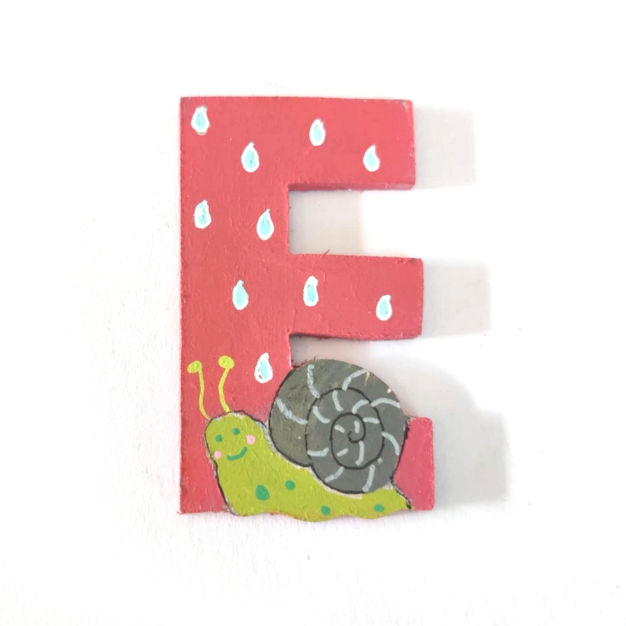 Lettre en bois pédagogique E comme Escargot
