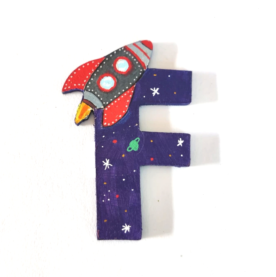 Lettre en bois pédagogique F comme Fusée