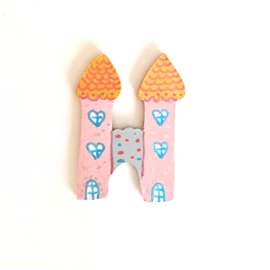 Lettre en bois féerie H château