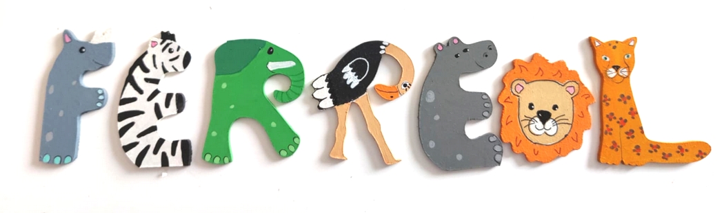 Lettre en bois savane F rhinocéros