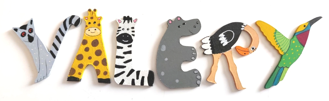 Lettre en bois savane V lémurien