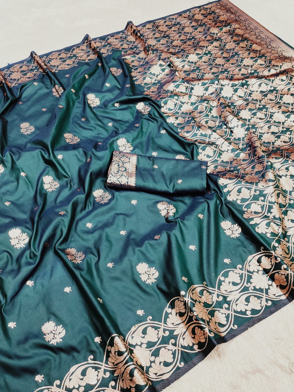  lite weight pure doulton open border banarasi silk saree with bp 