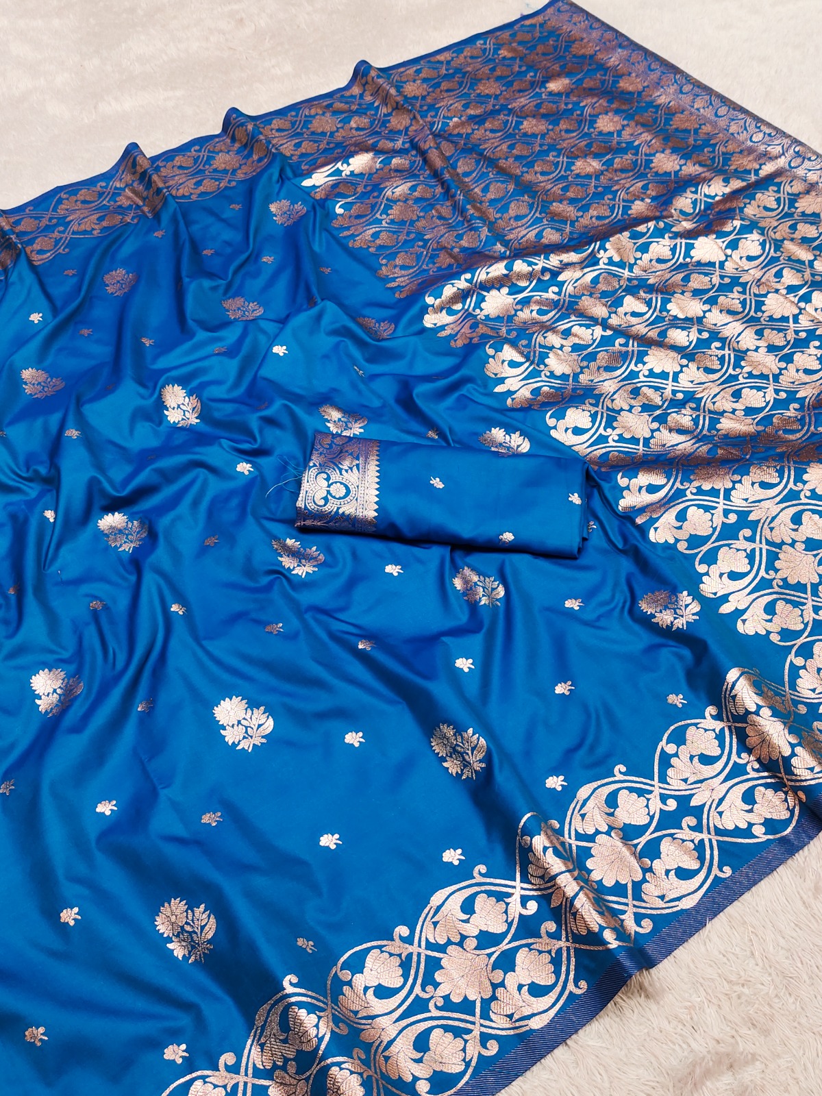  lite weight pure doulton open border banarasi silk saree with bp 