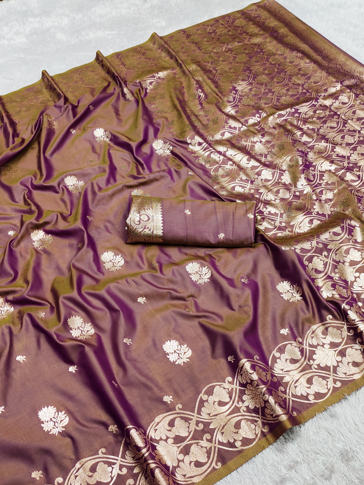  lite weight pure doulton open border banarasi silk saree with bp 