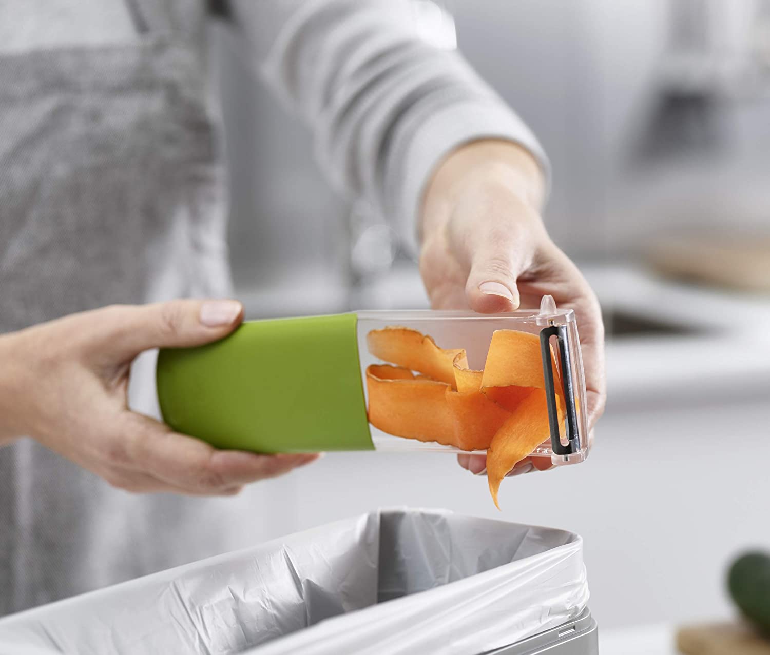Vegetable Peeler with Container
