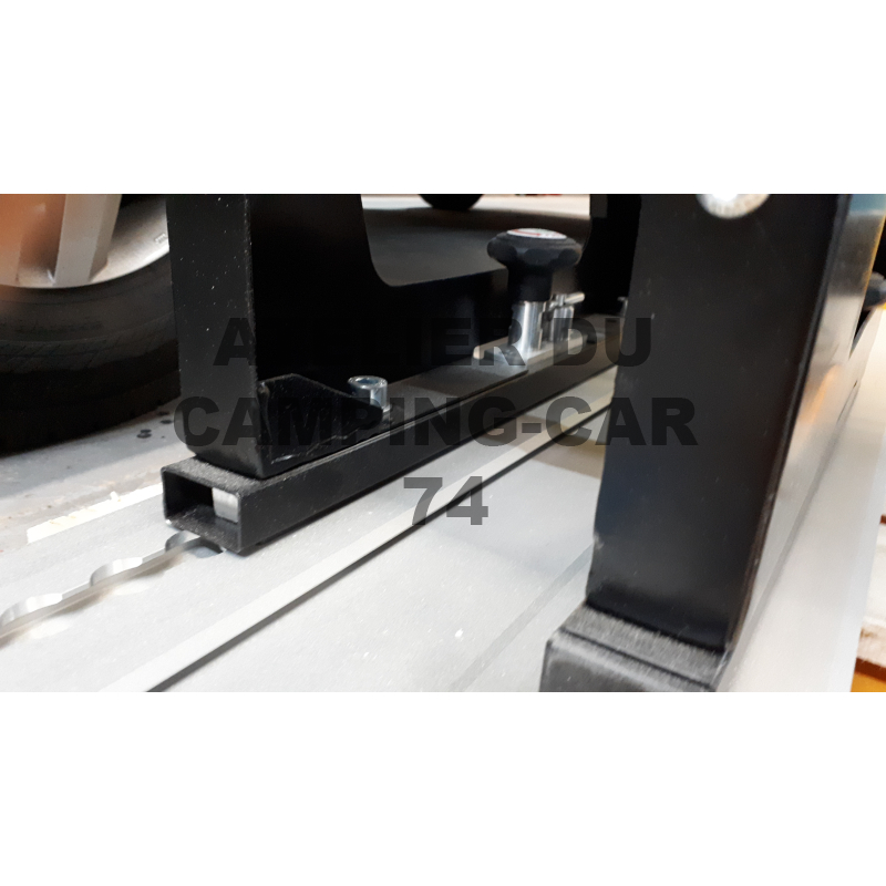 Siège taxi universel monoplace avec base 230 mm, console pivotante, Isofix, accoudoirs 