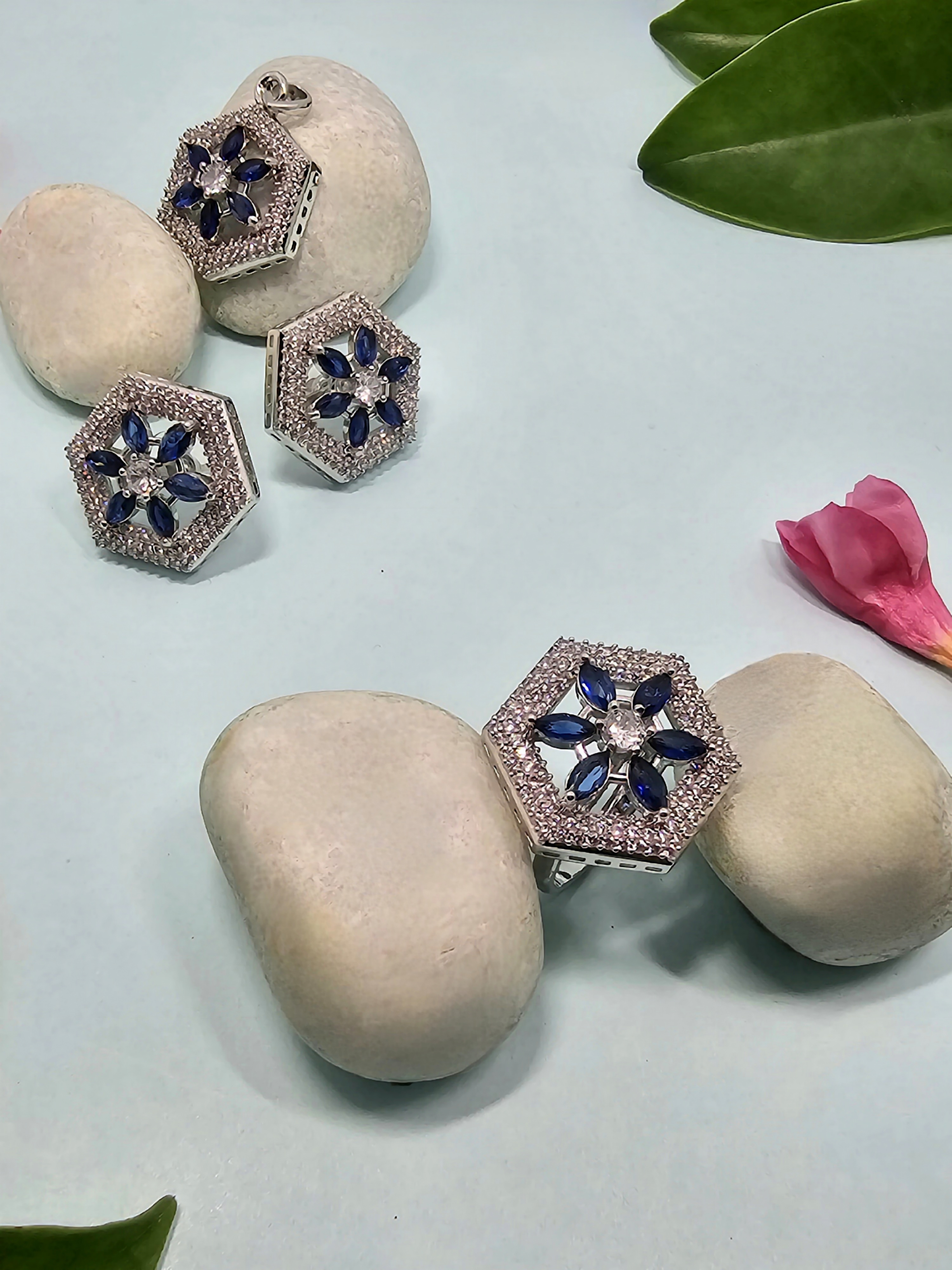 Hexibloom Necklace Set