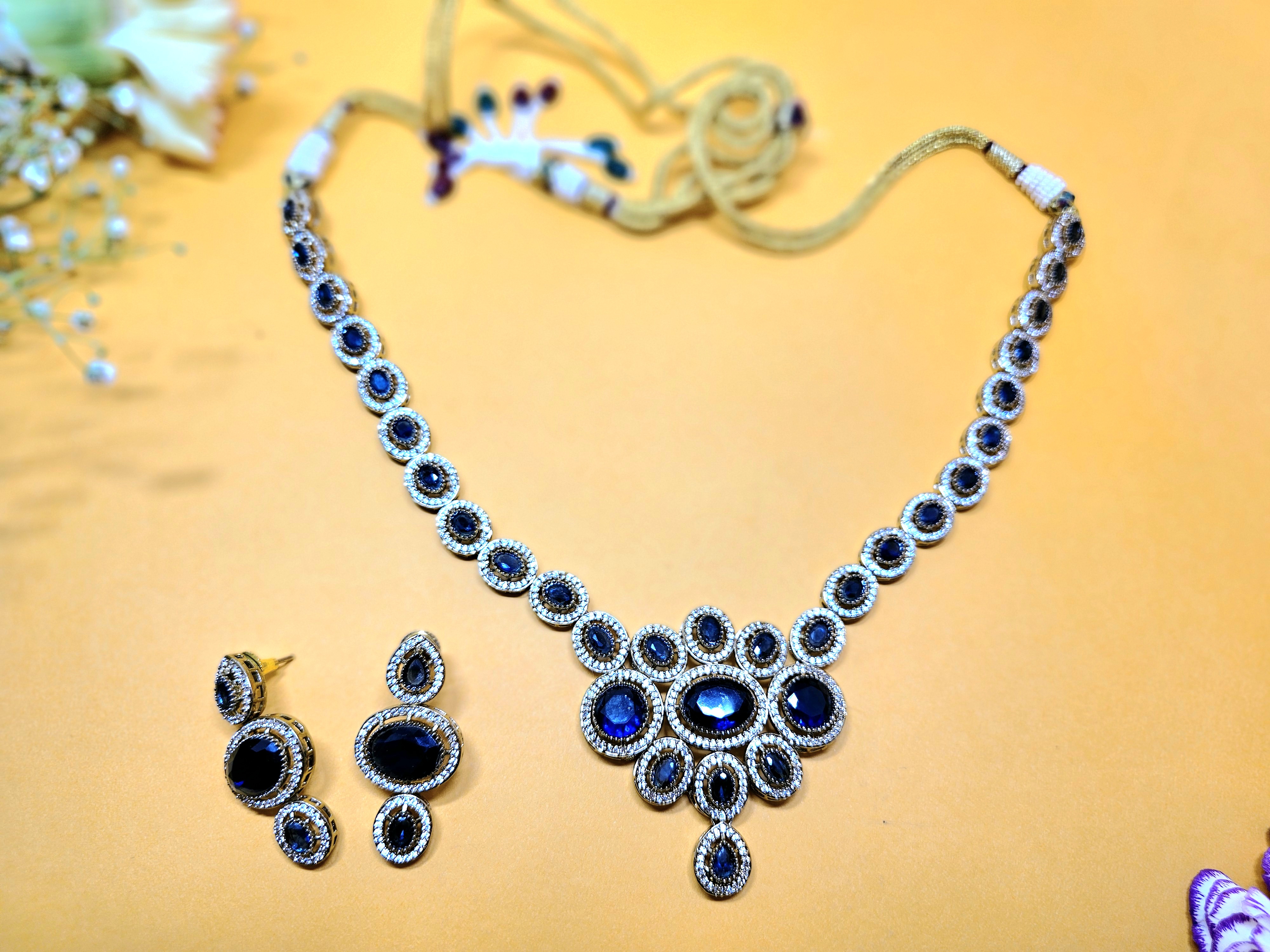 Inky Allure Necklace Set