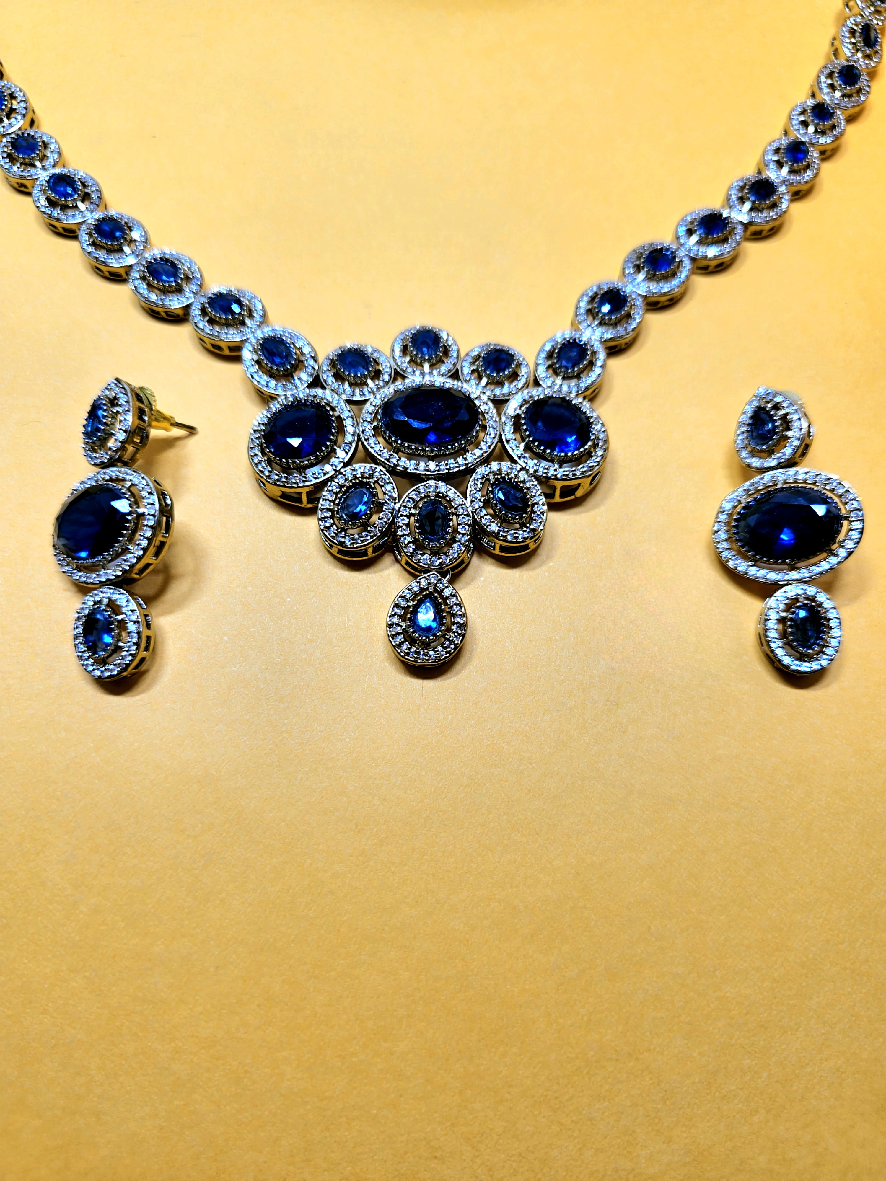 Inky Allure Necklace Set