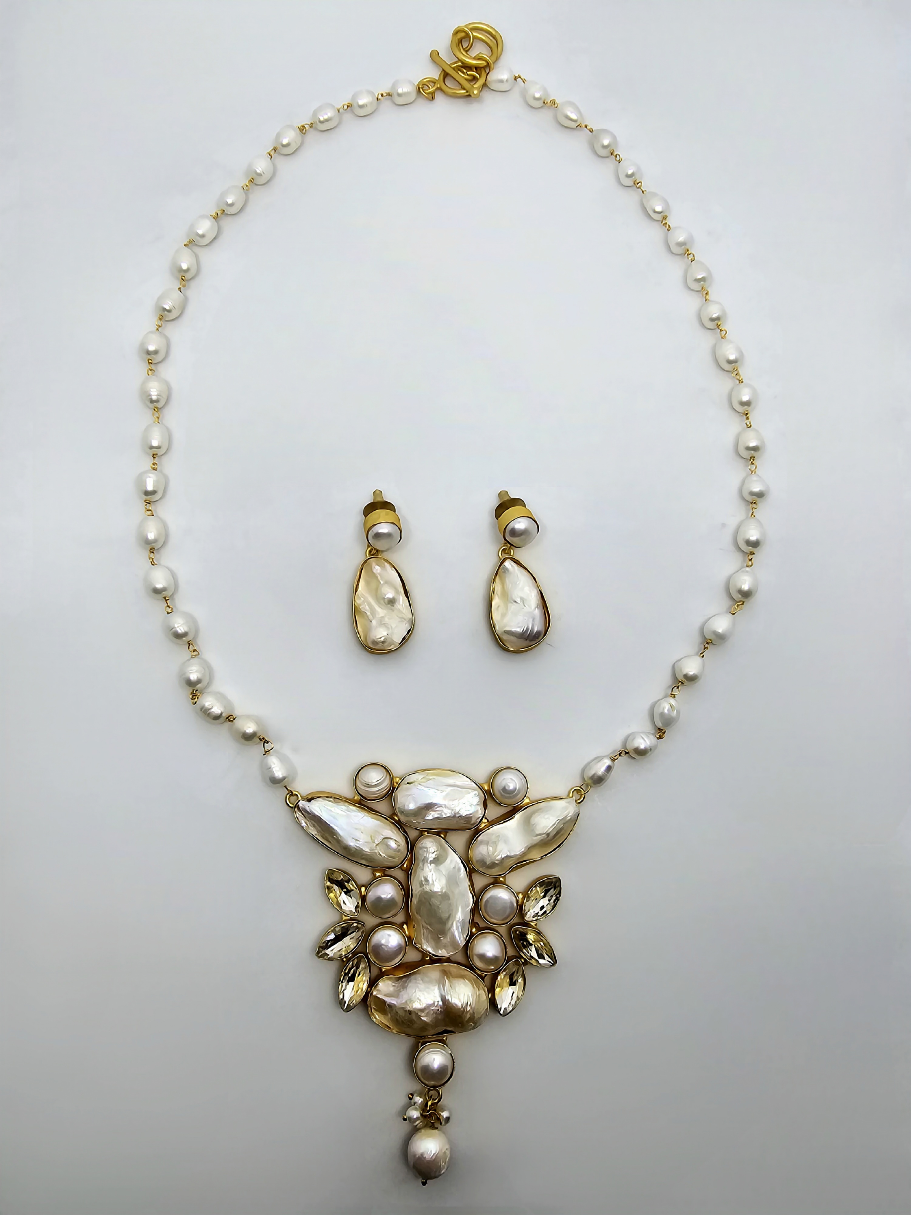 Pearly Wonder Necklace Set