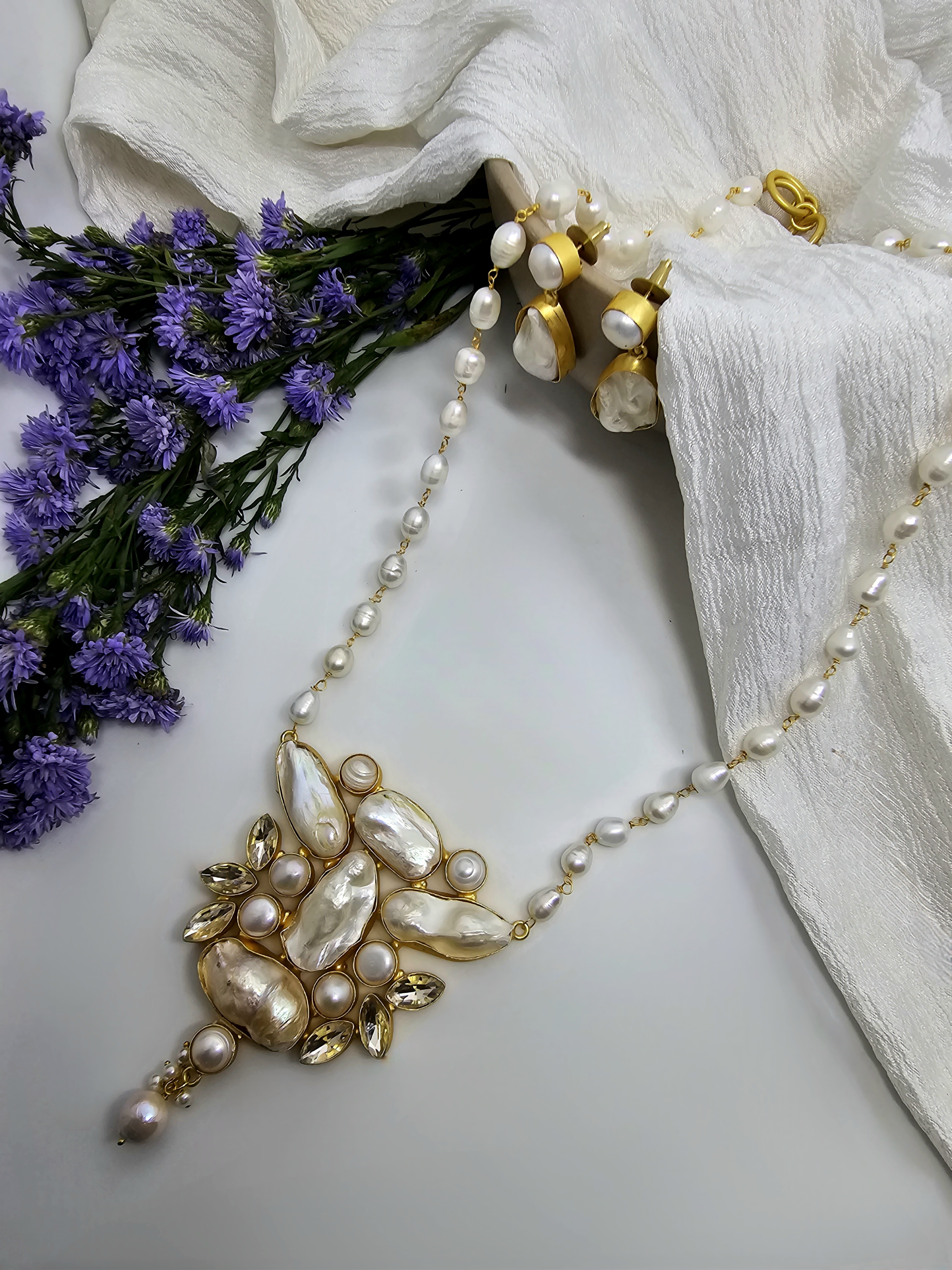 Pearly Wonder Necklace Set