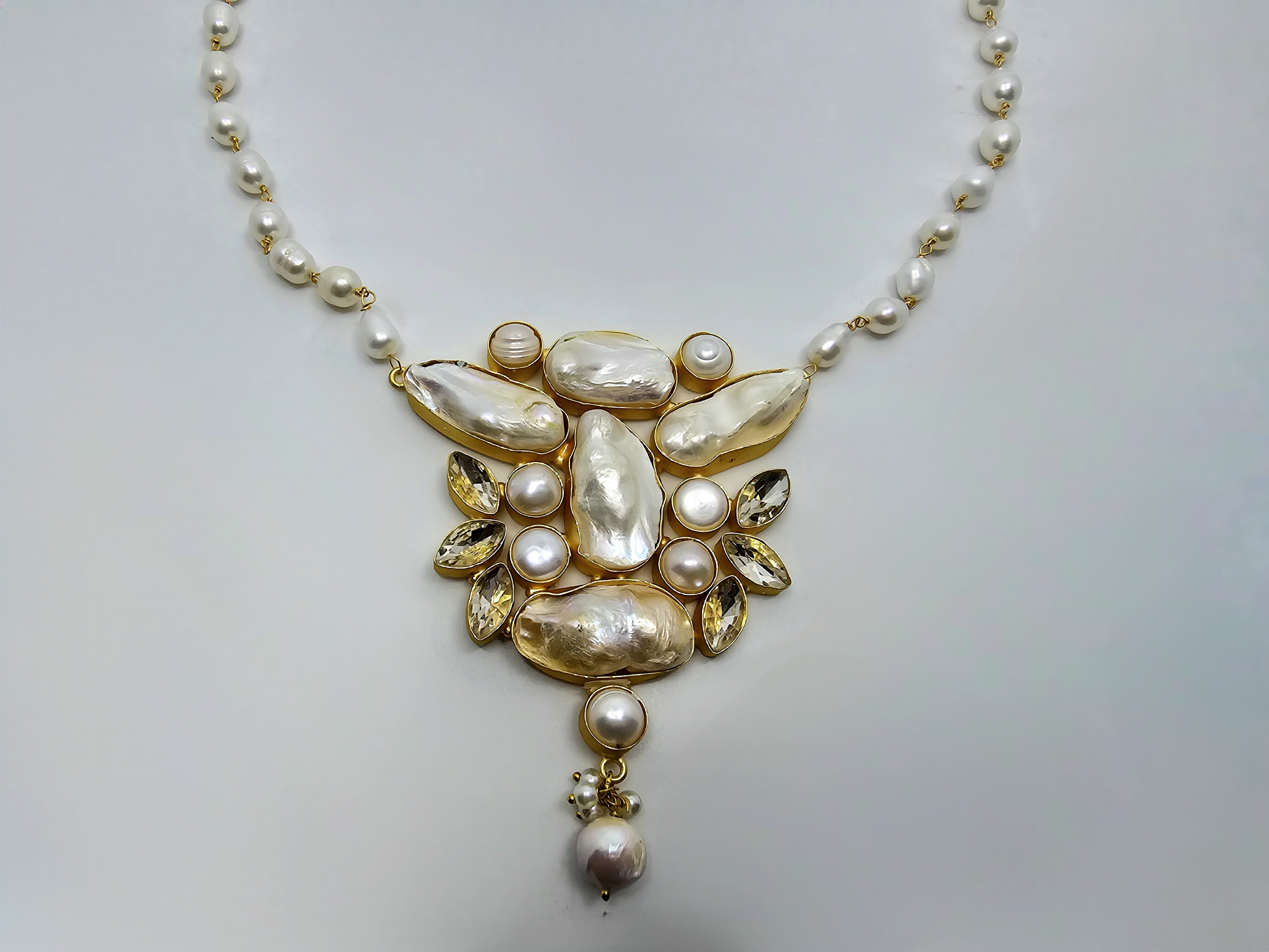 Pearly Wonder Necklace Set