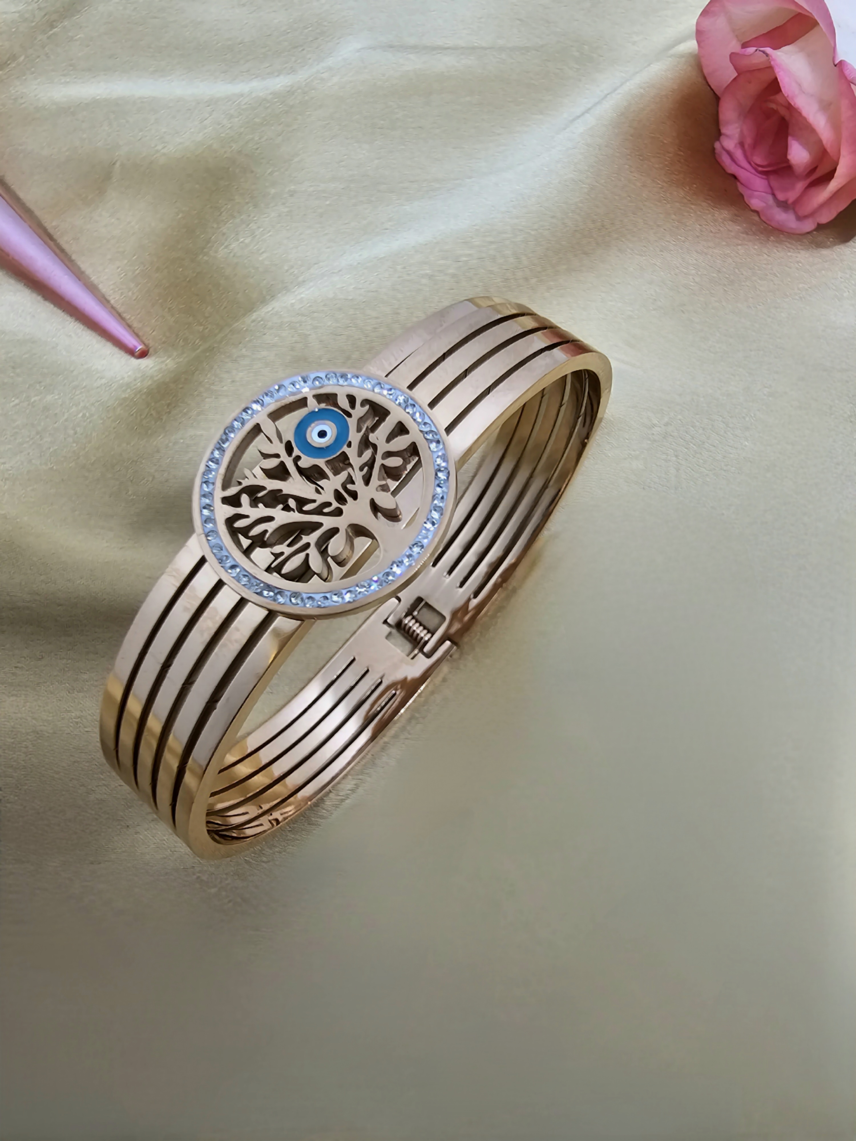 'Organic Shrine' bracelet