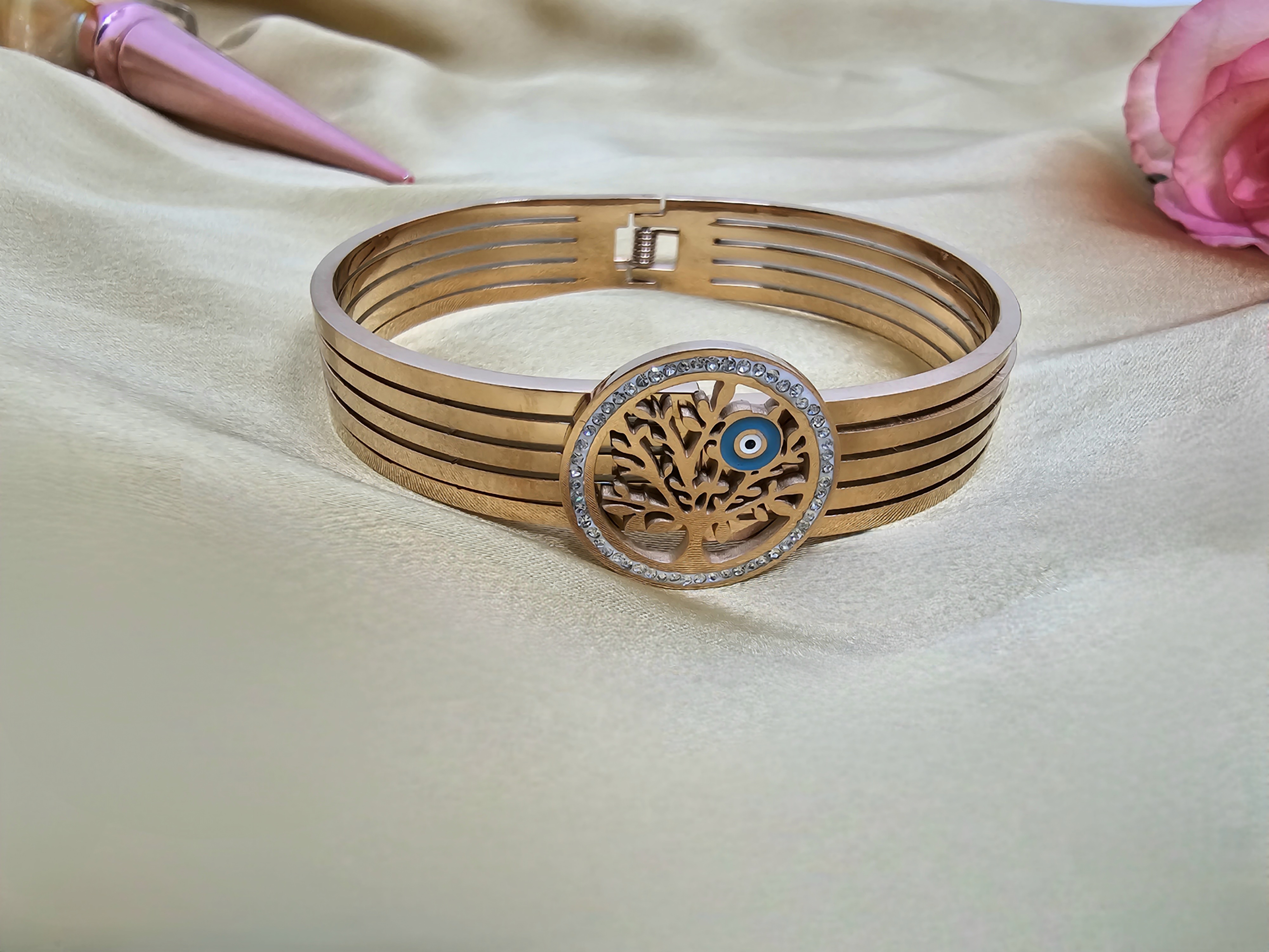'Organic Shrine' bracelet