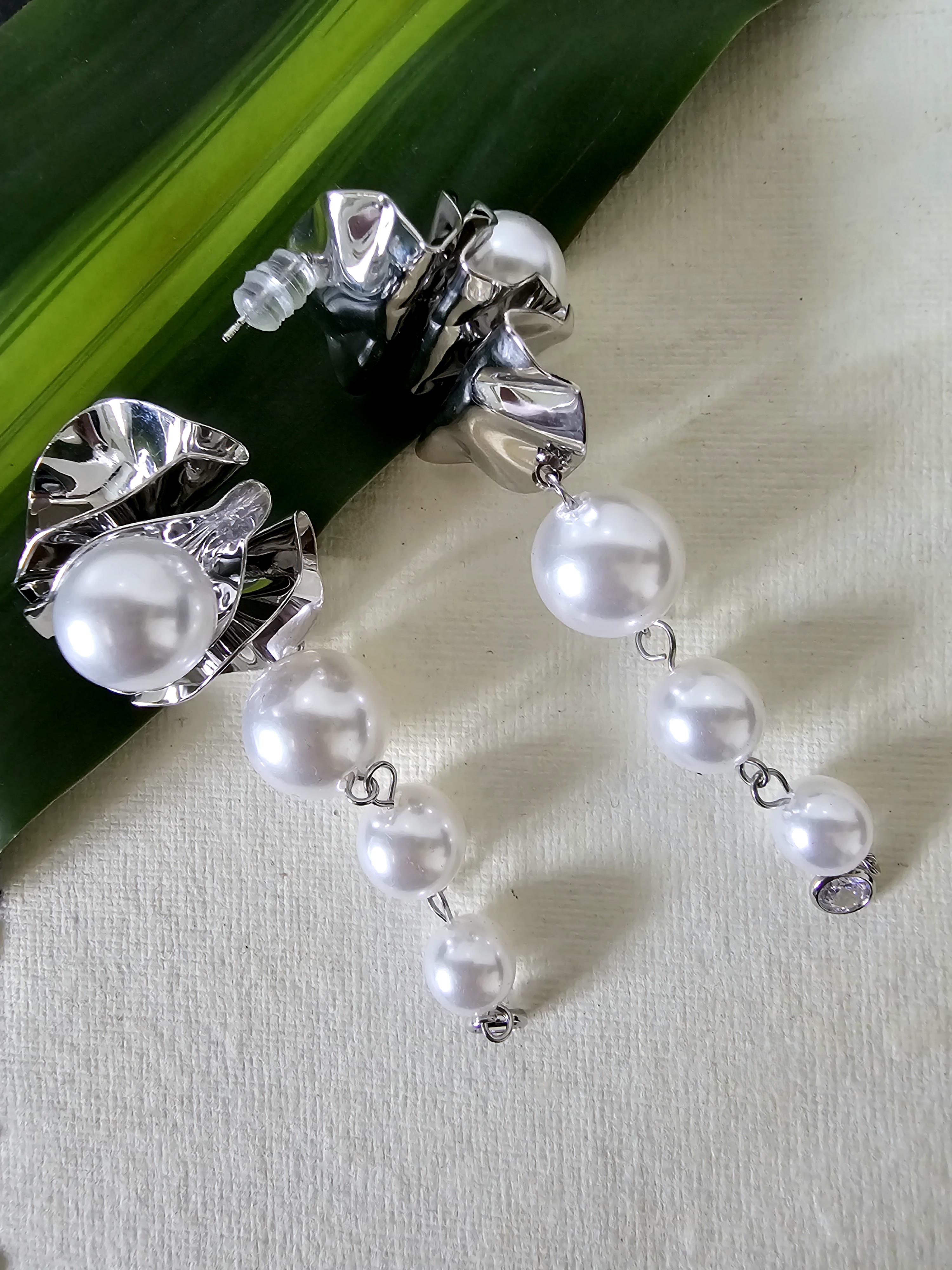 Emerging Dots Earrings