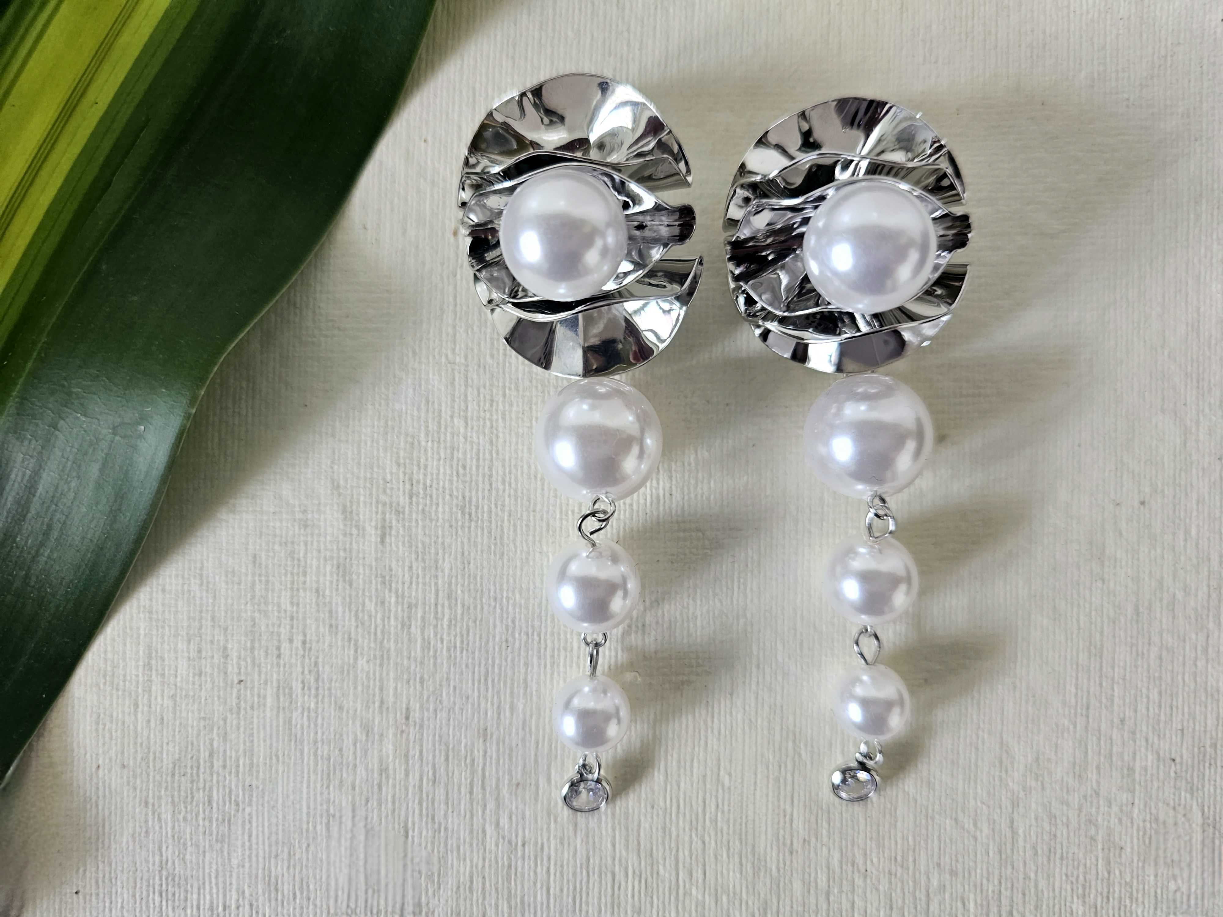 Emerging Dots Earrings