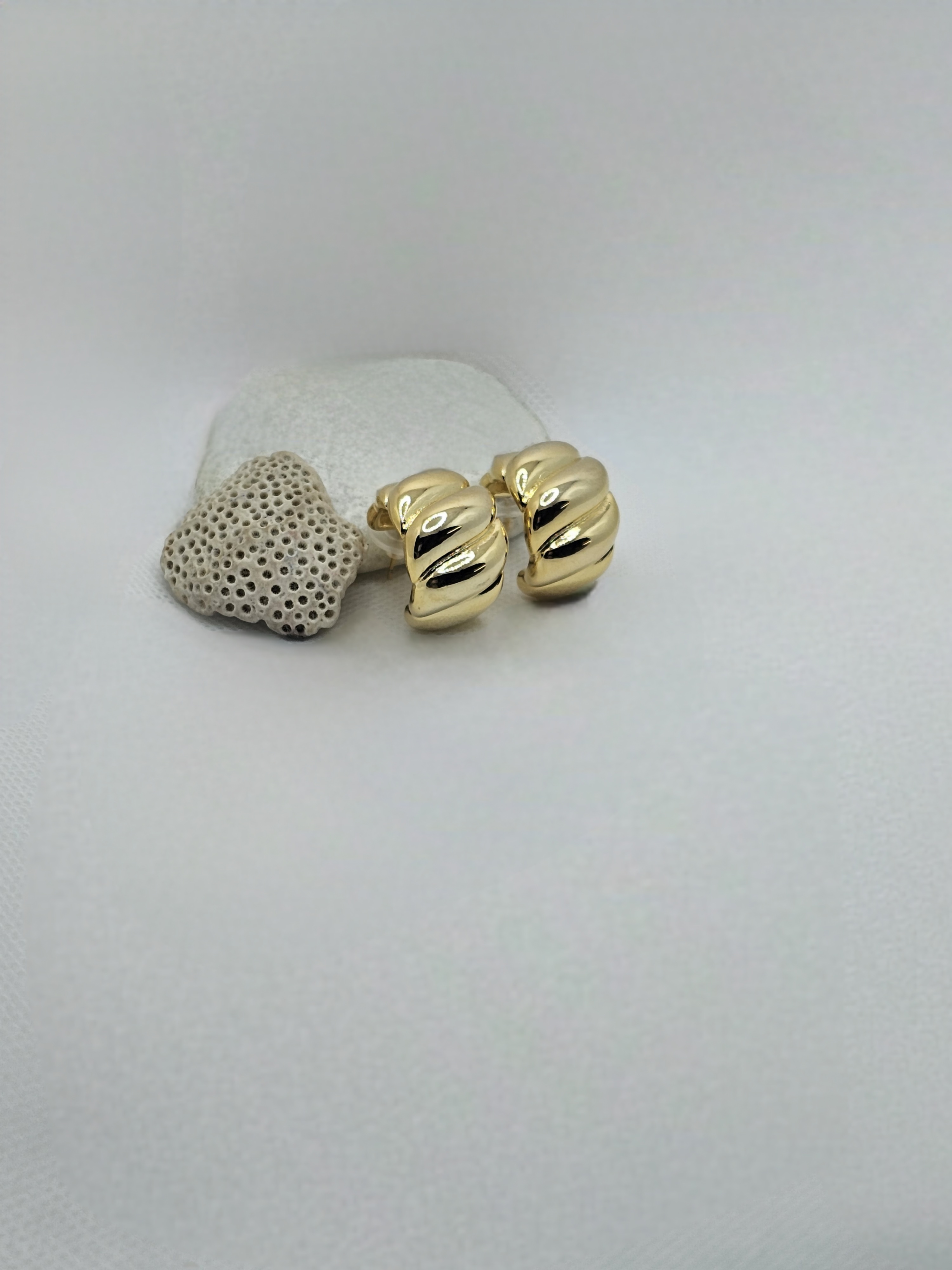 Diagonal Twist Hoops