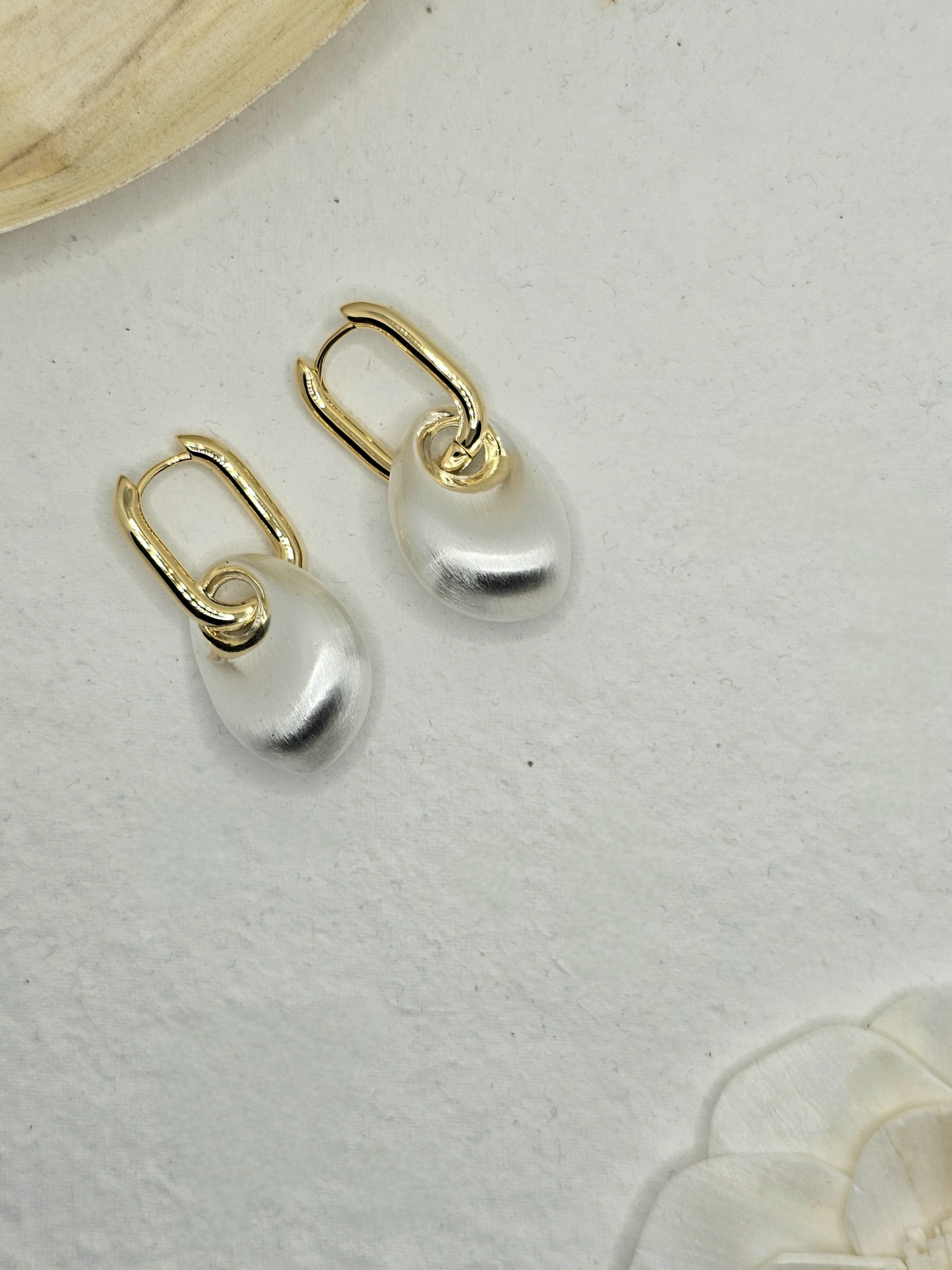 Pebble Squash Hug Earrings