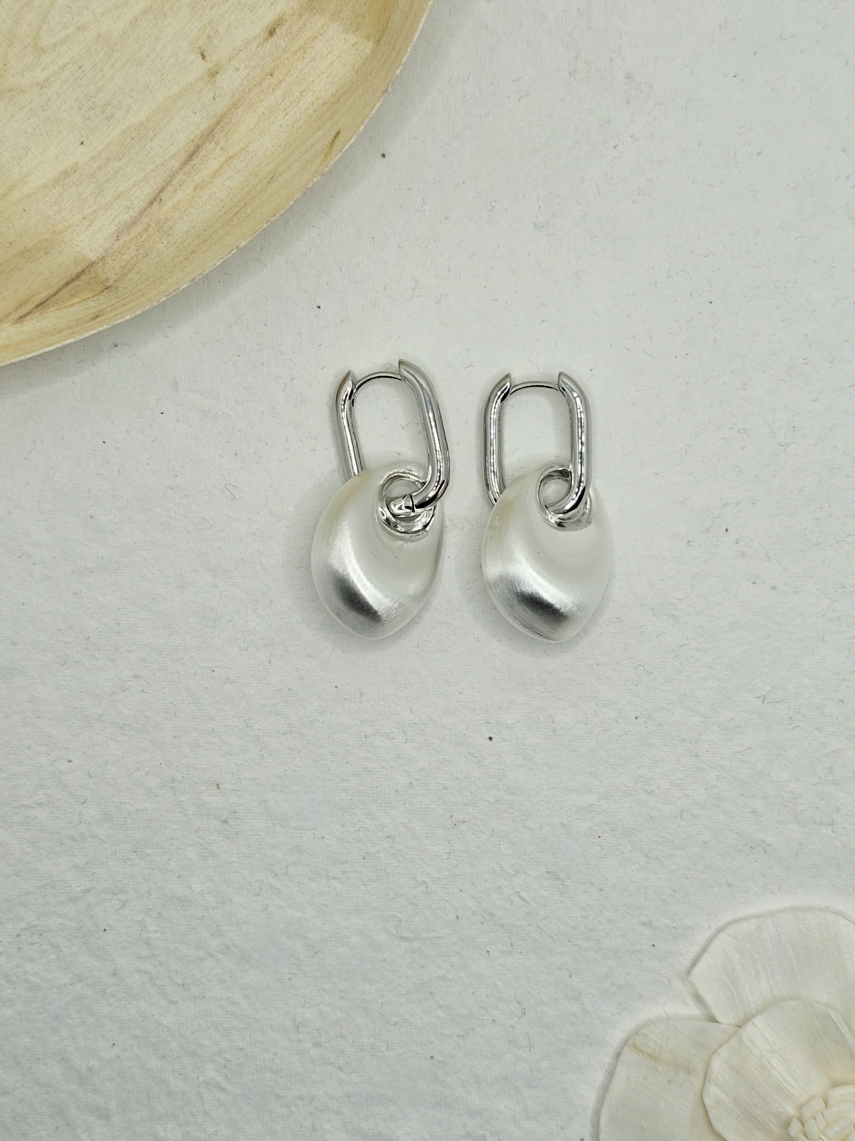 Pebble Squash Hug Earrings