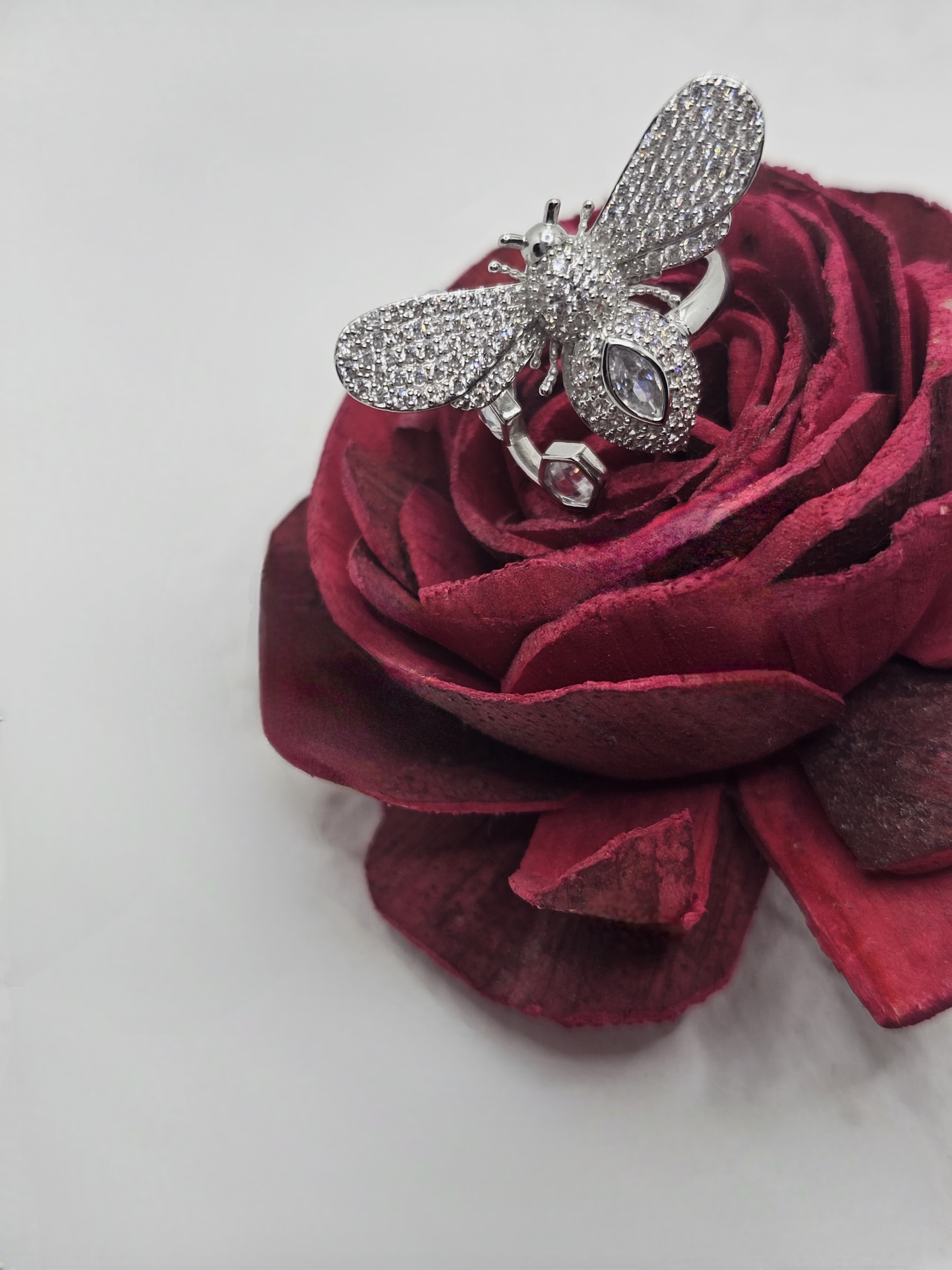 Social Bee Cocktail Ring