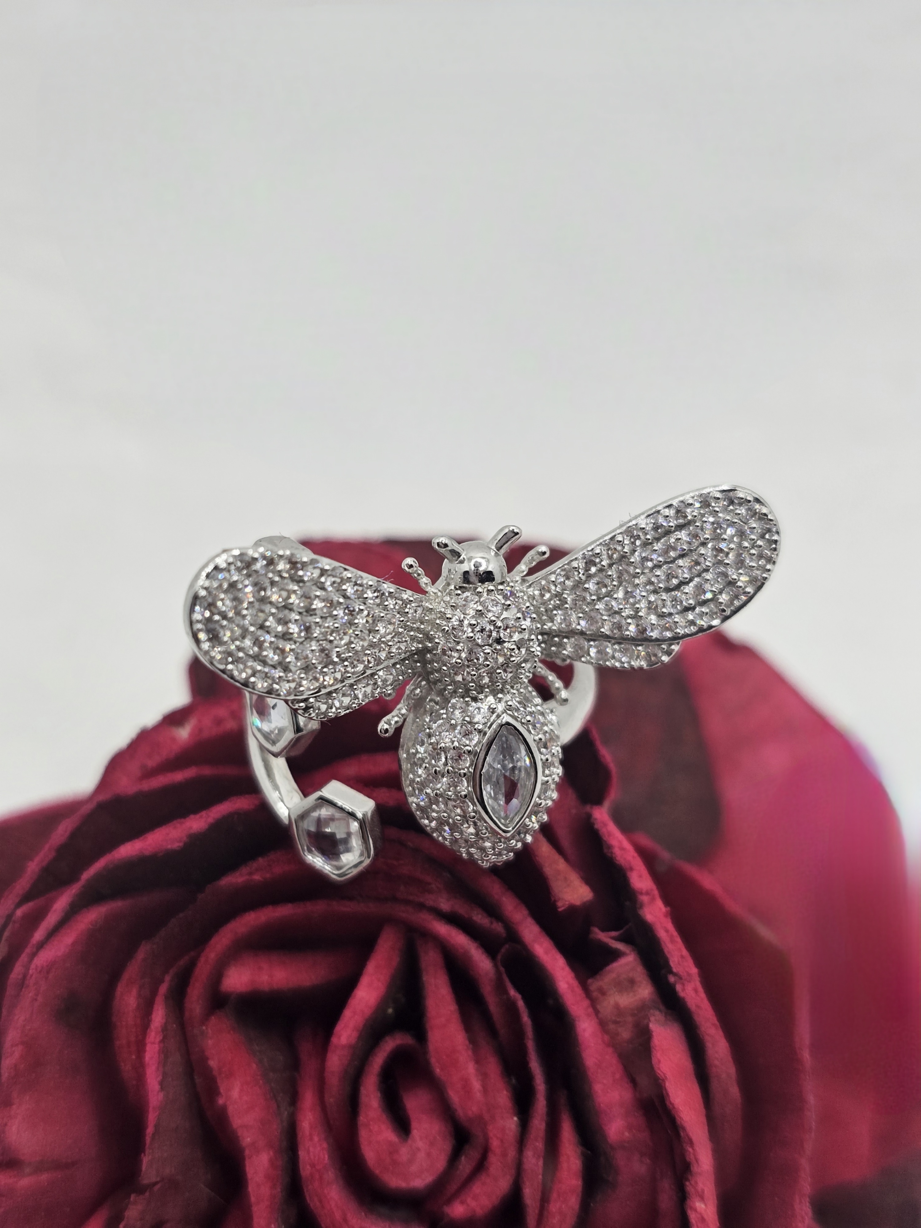 Social Bee Cocktail Ring