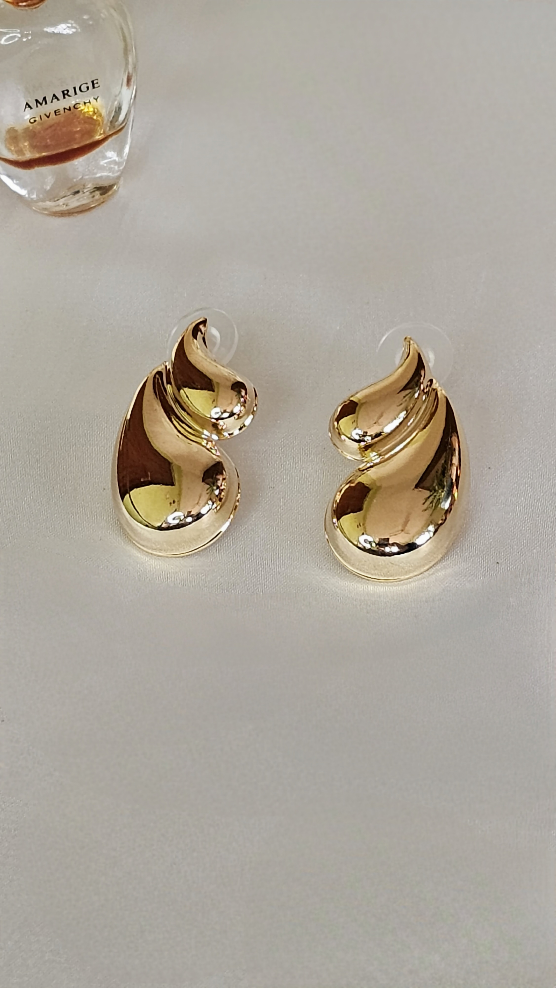 Gold Flow Studs