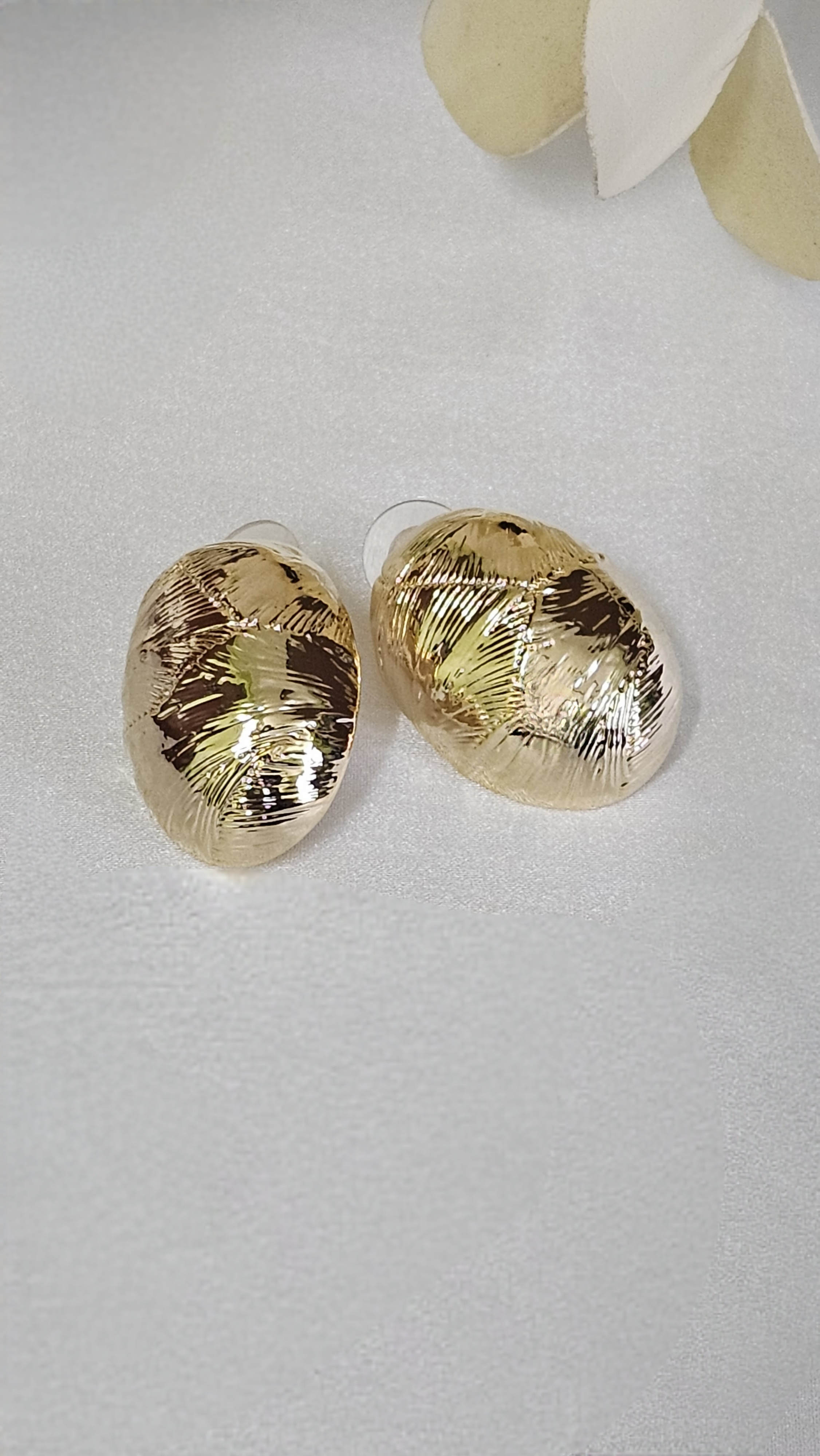 Oro Studs