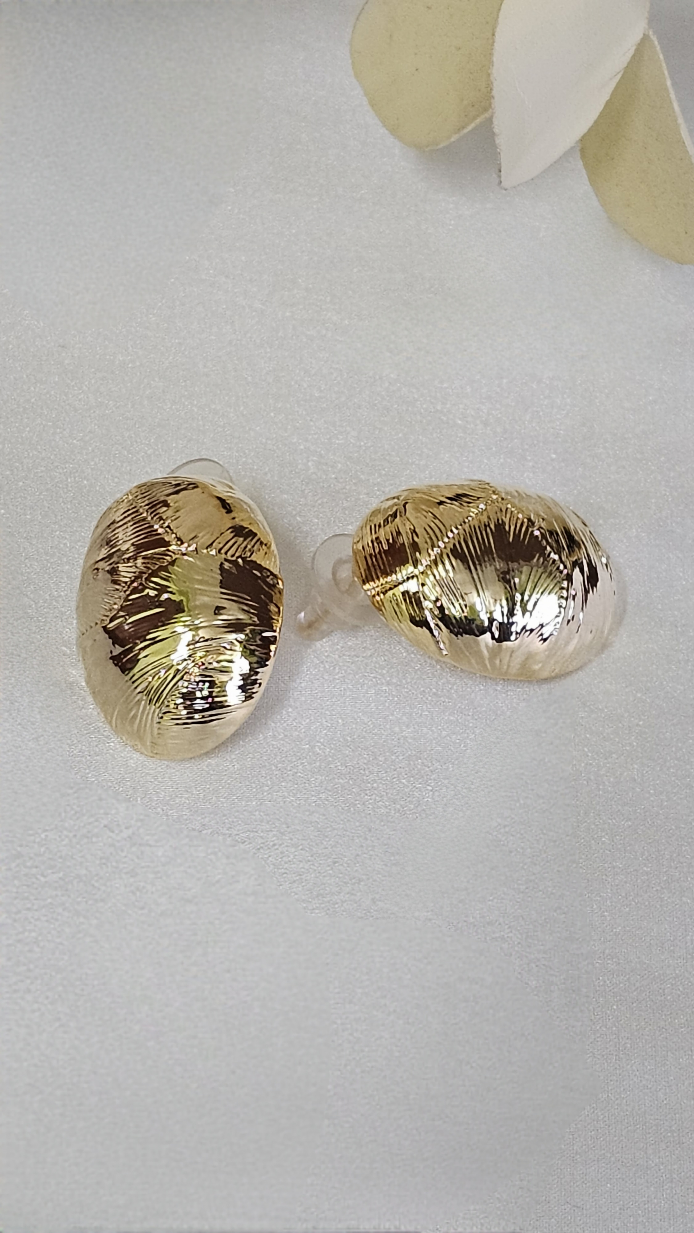 Oro Studs