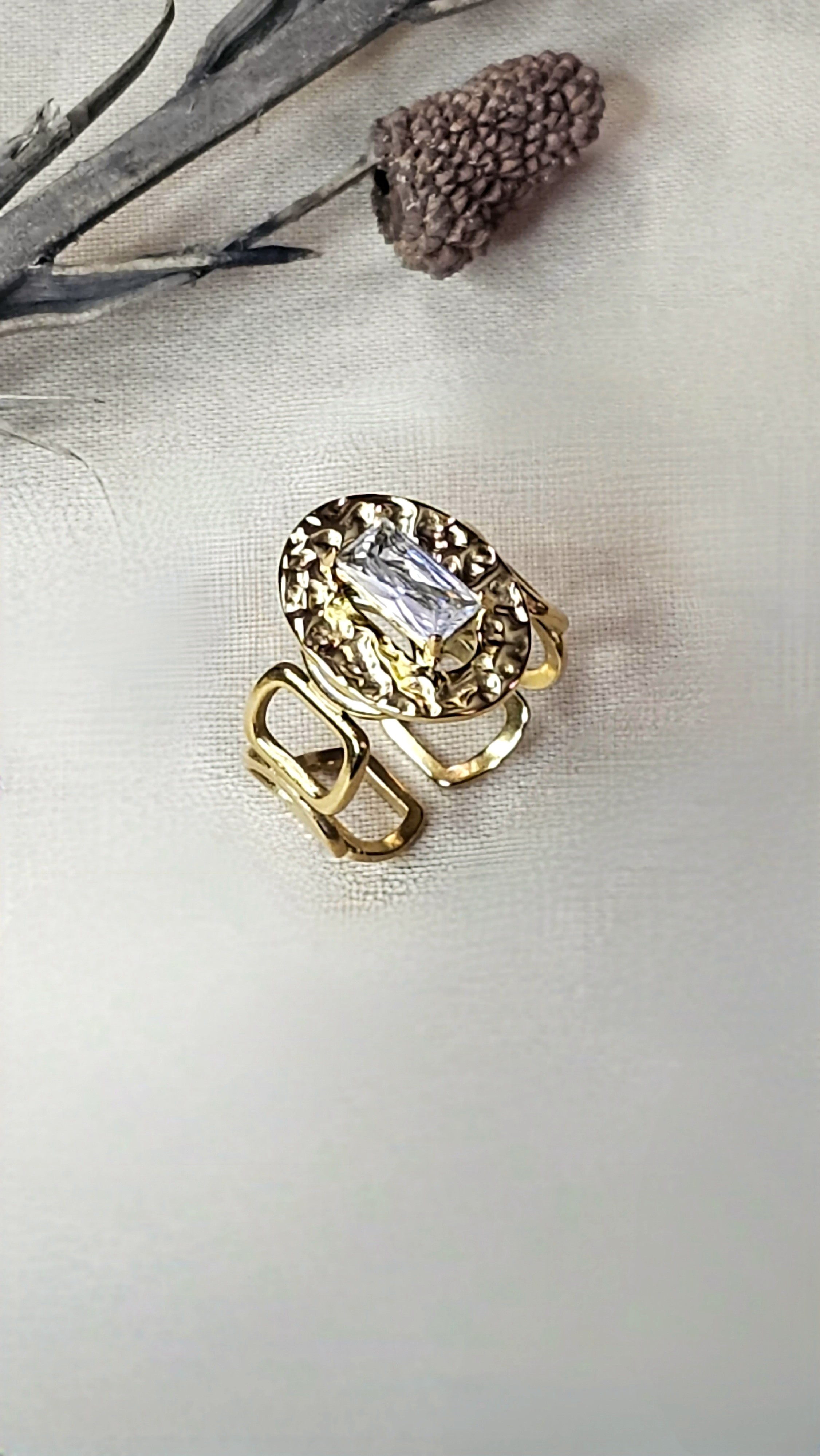 Ovalyx Ring