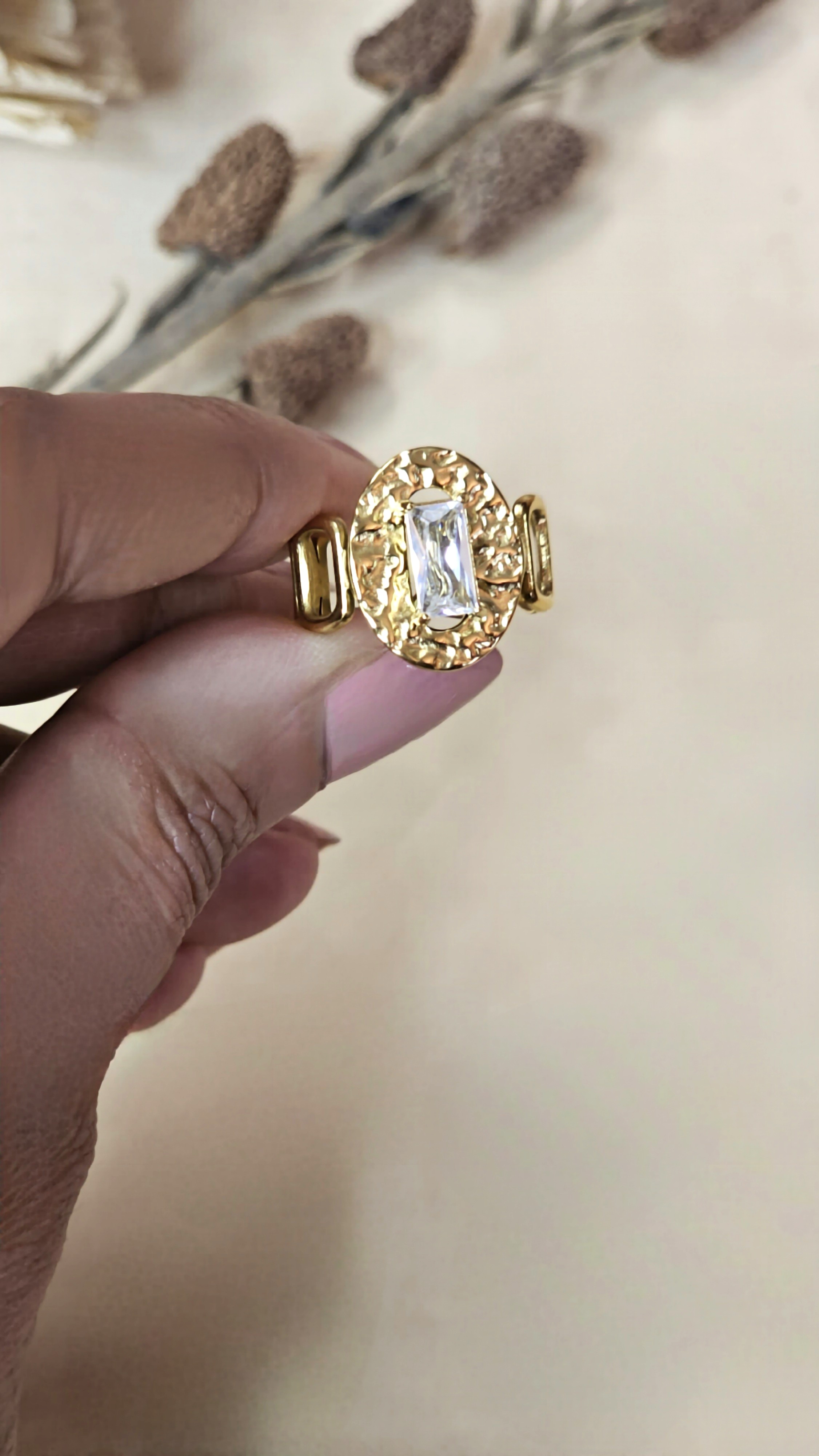Ovalyx Ring