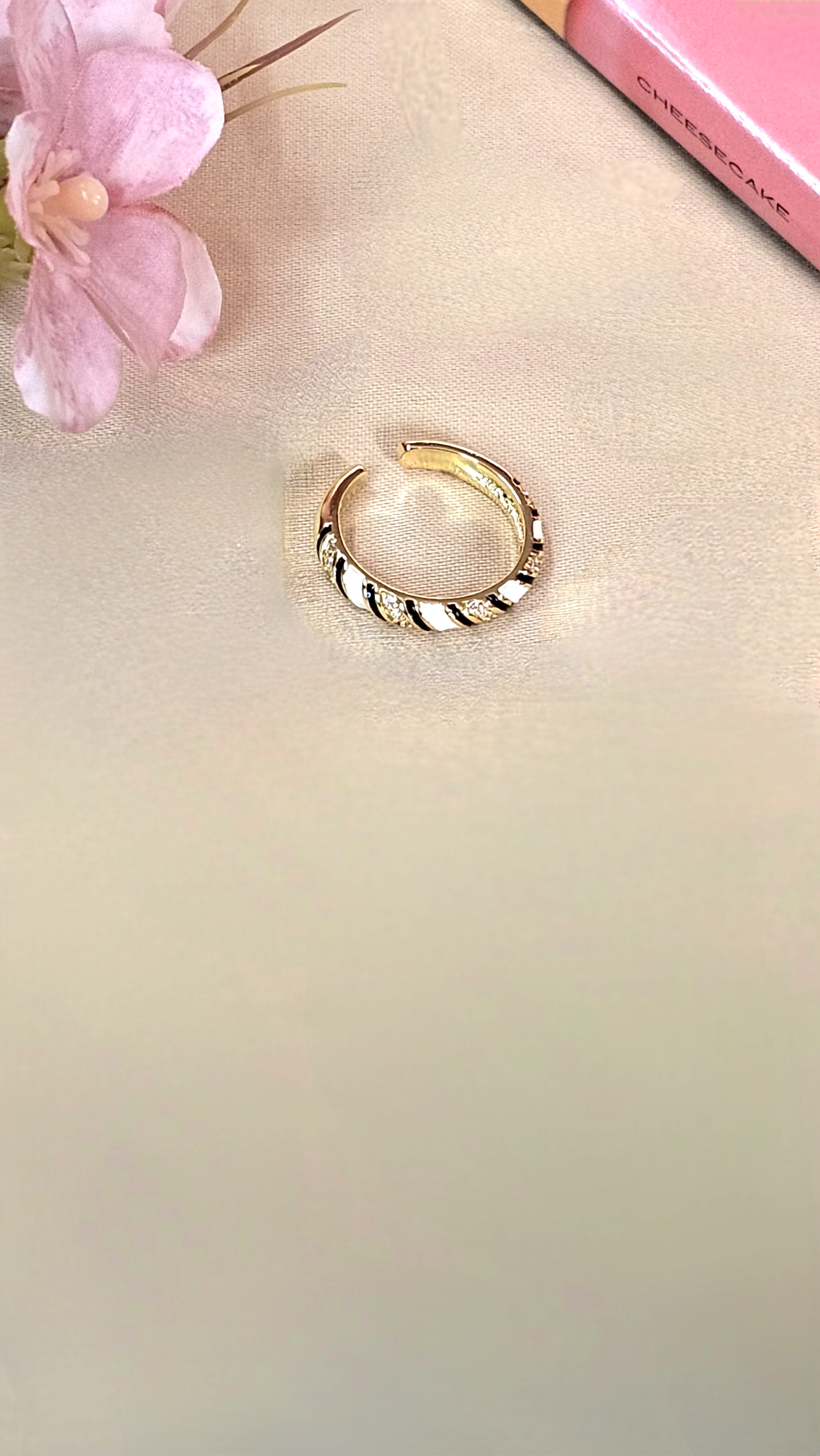 Linea Ring