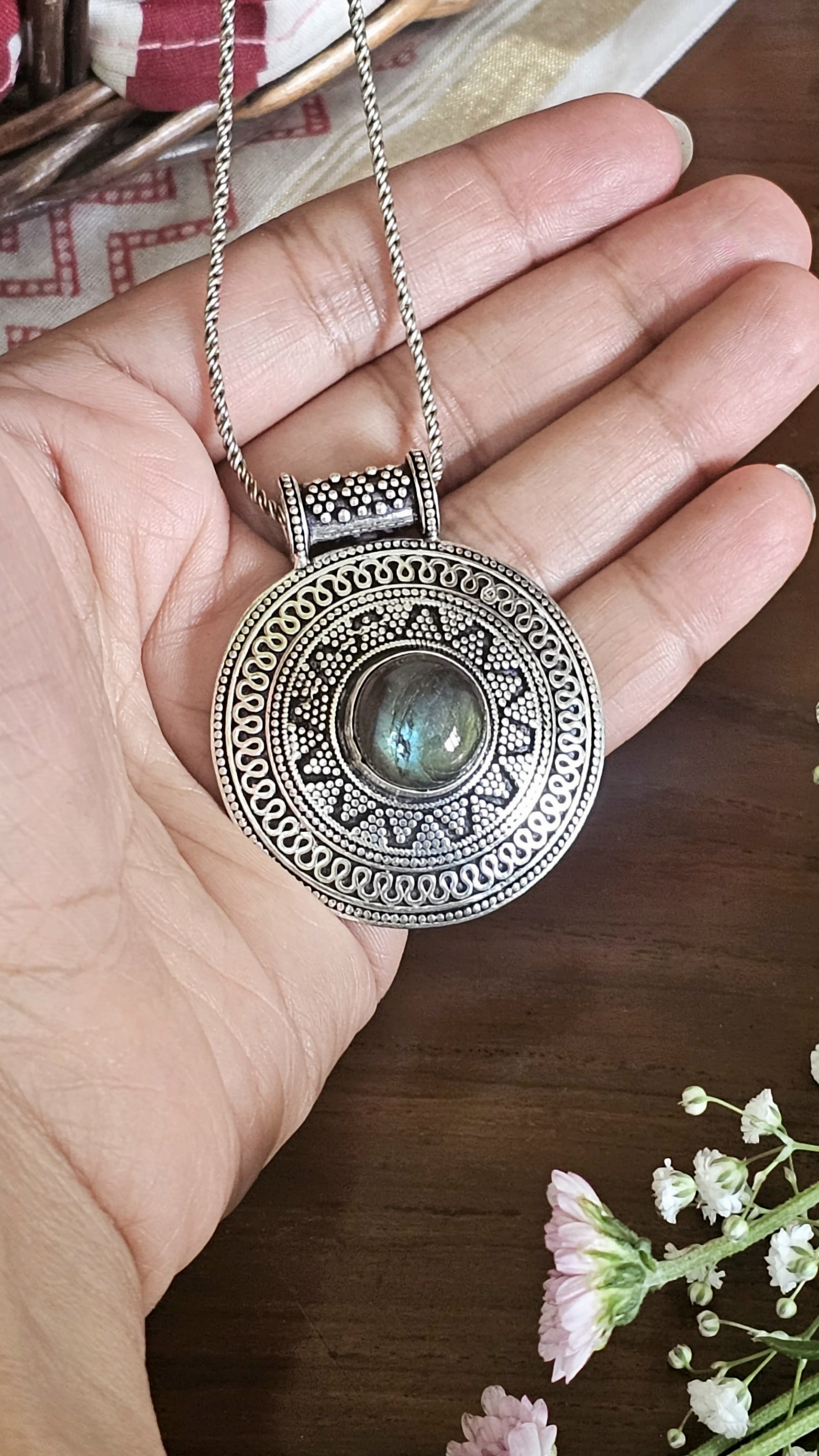 Manomaya Pendant – Jaipur Edit