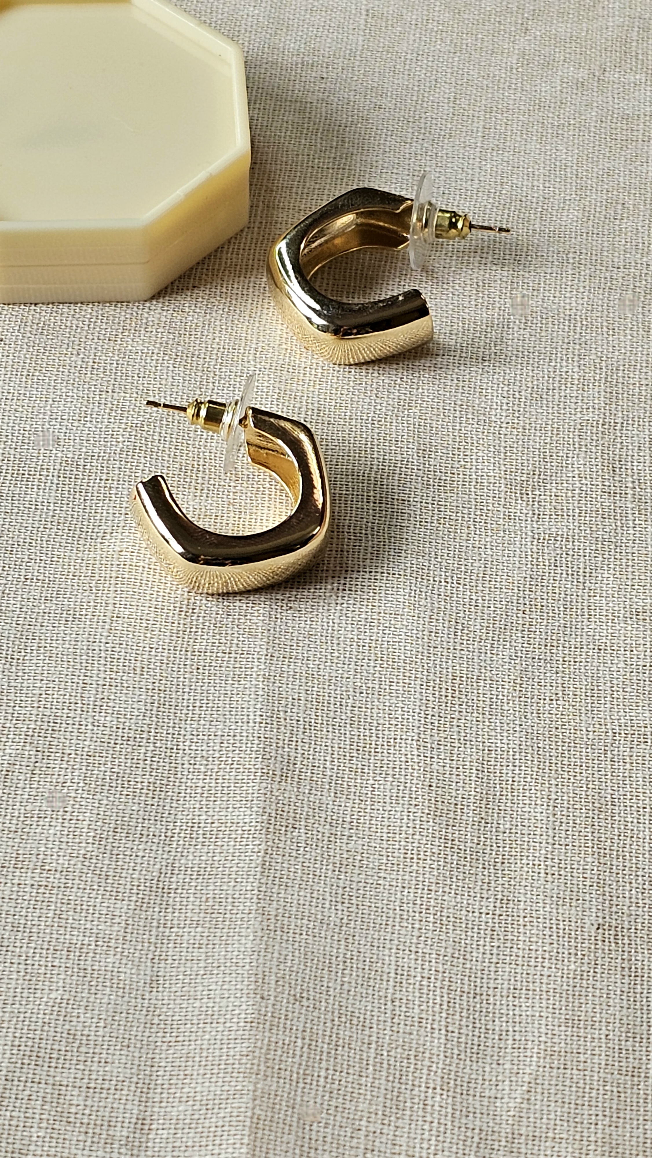 Polygonia Hoops