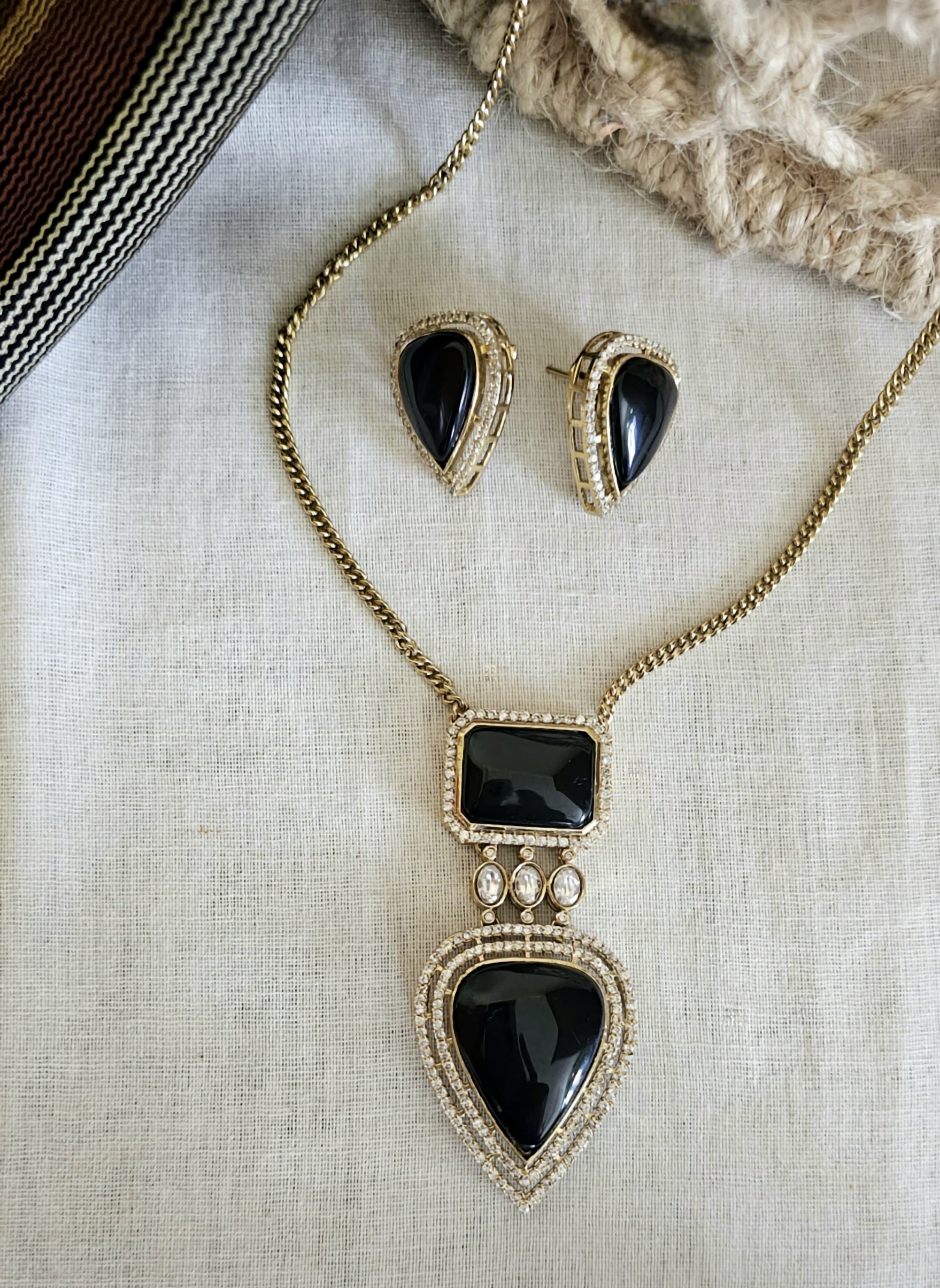 Kaari Necklace Set