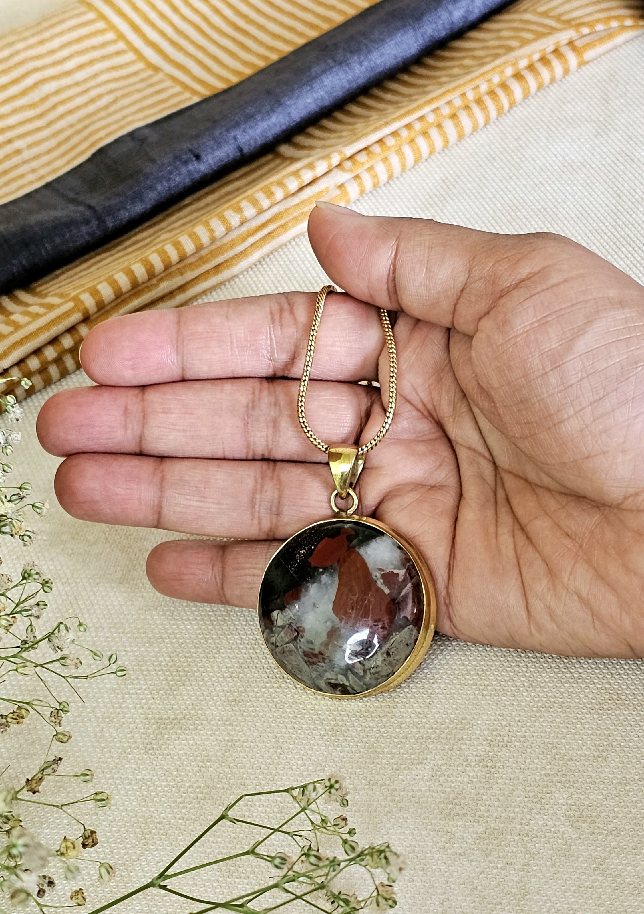 Chhavi Pendant - Jaipur Edit