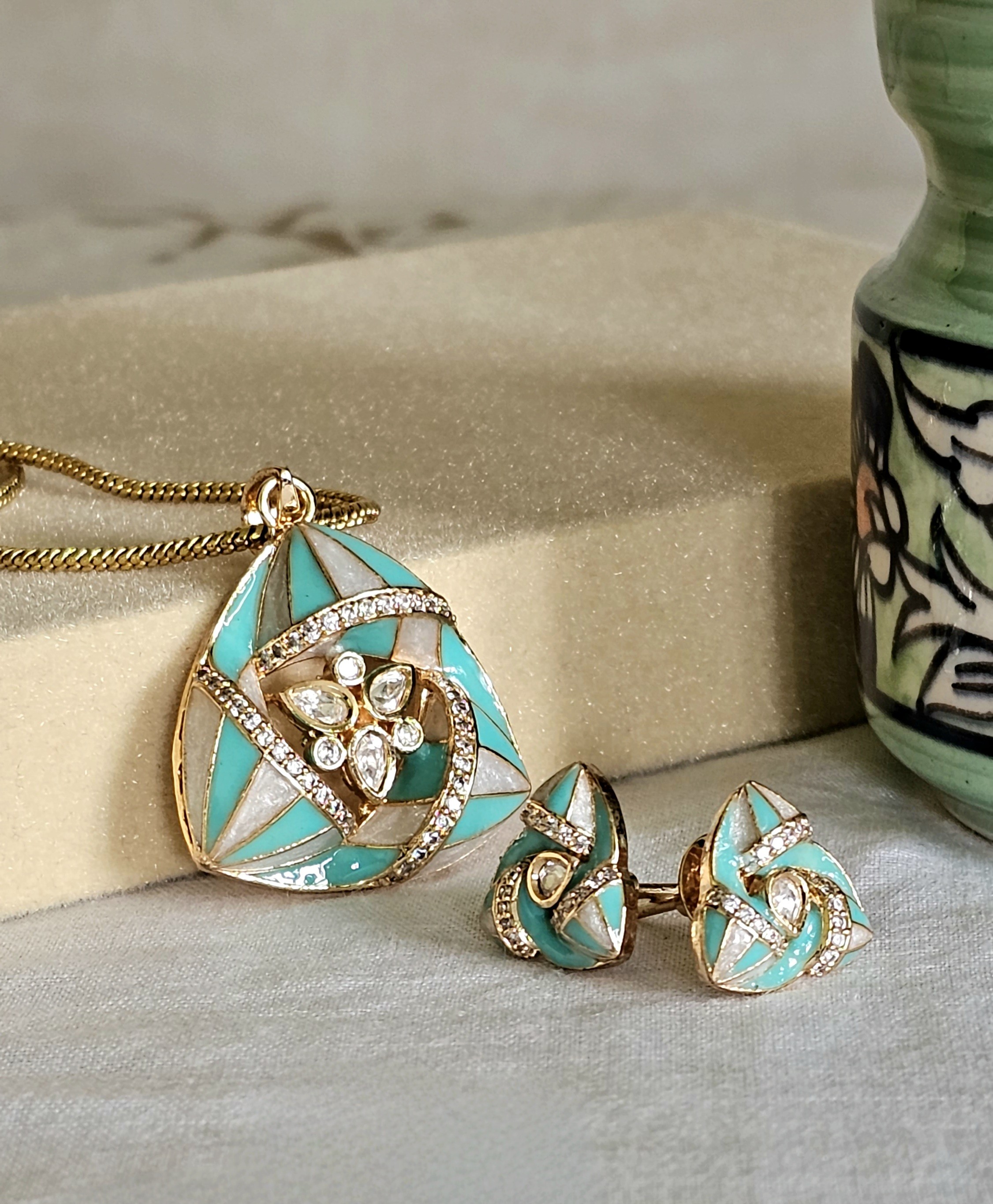 Phirki Pendant Set