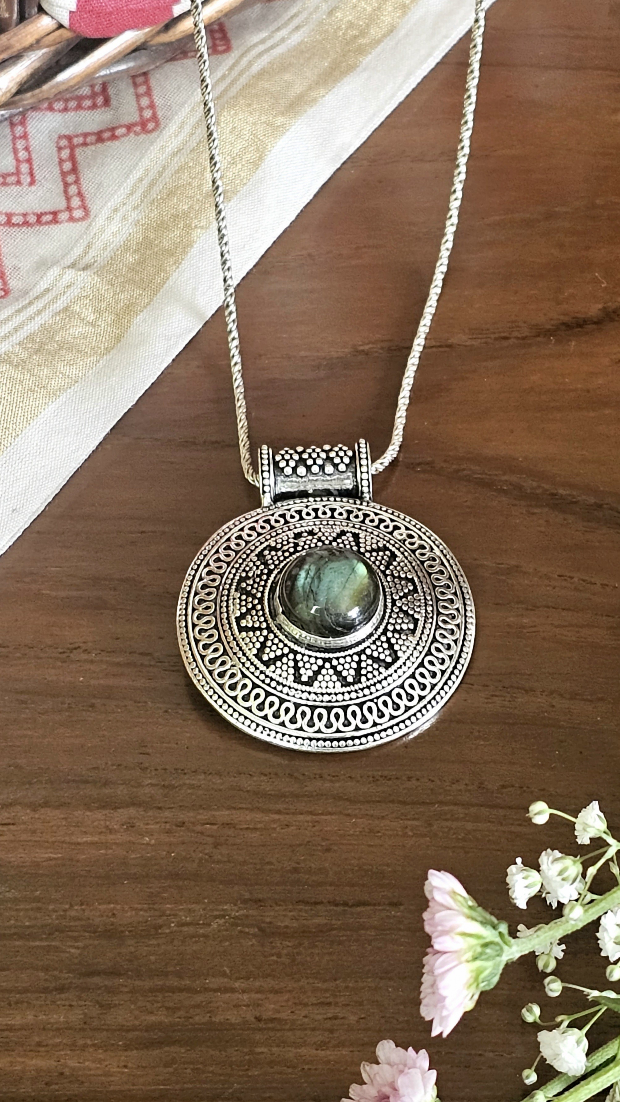 Manomaya Pendant – Jaipur Edit