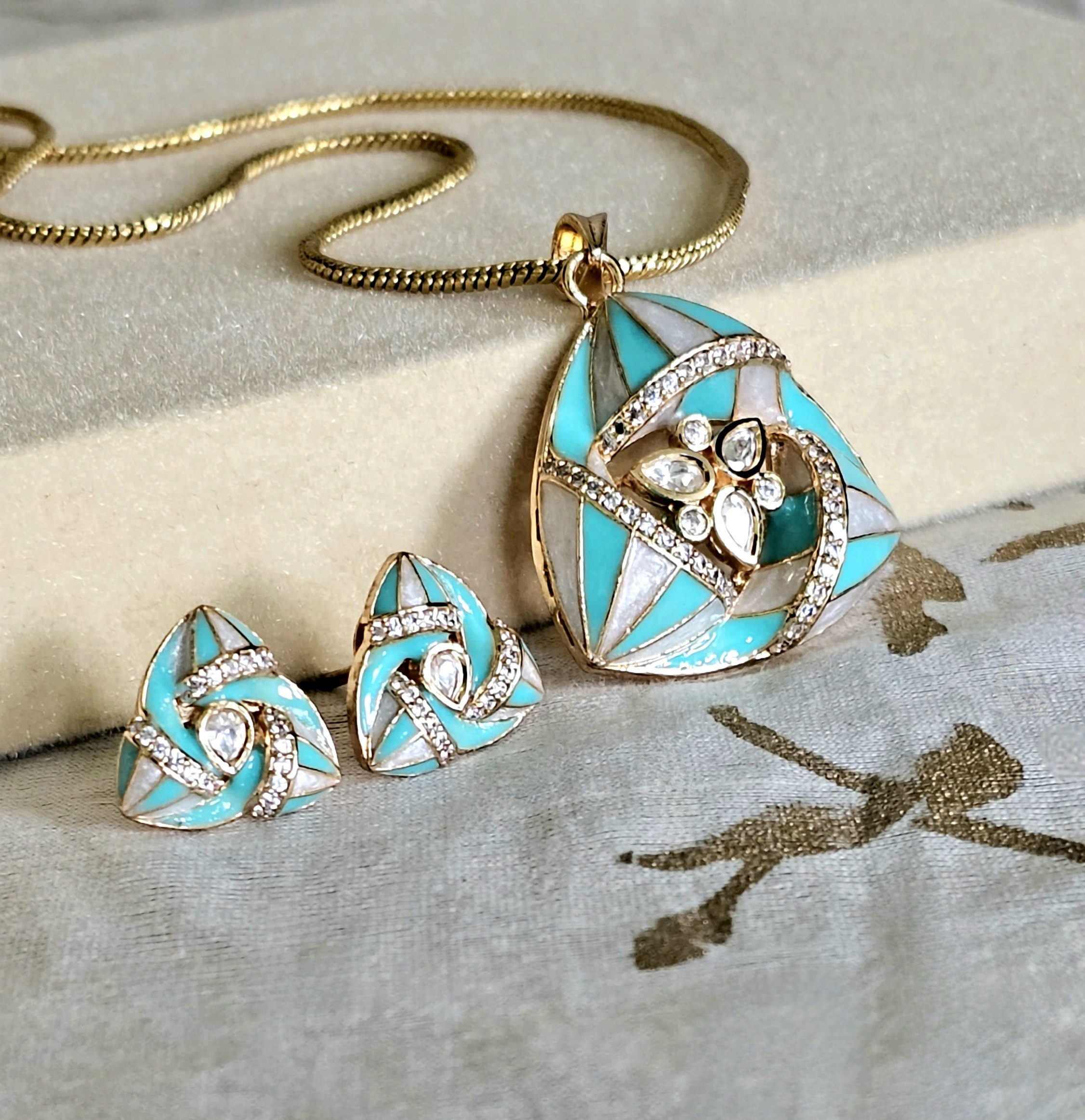 Phirki Pendant Set