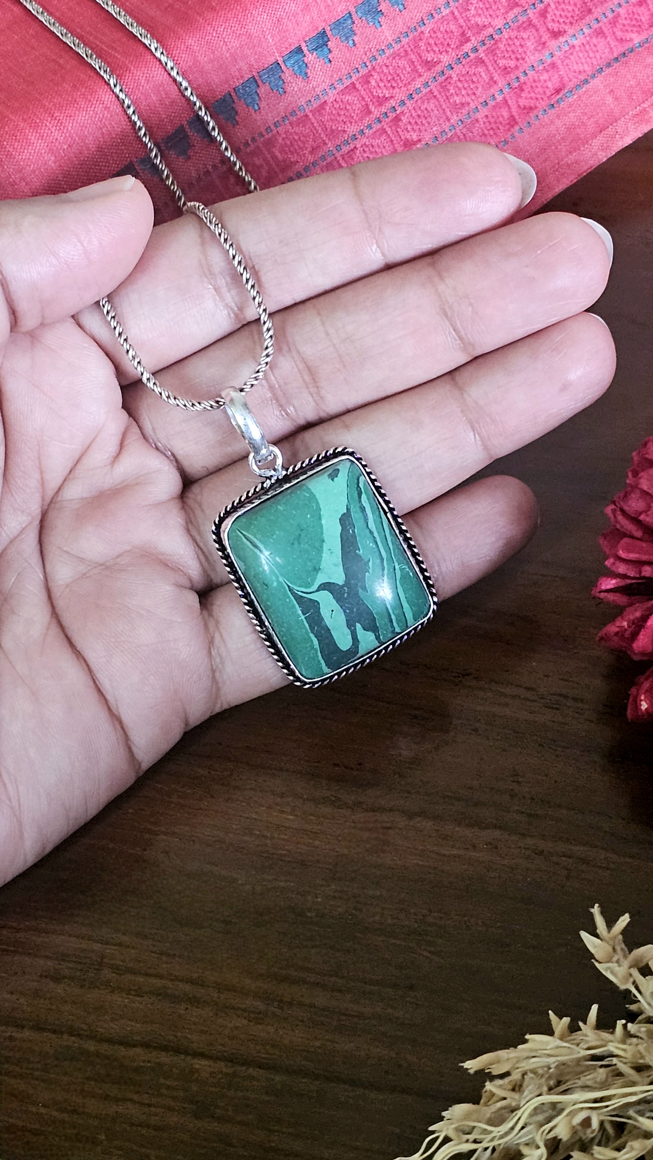 Shilaa Pendant – Jaipur Edit