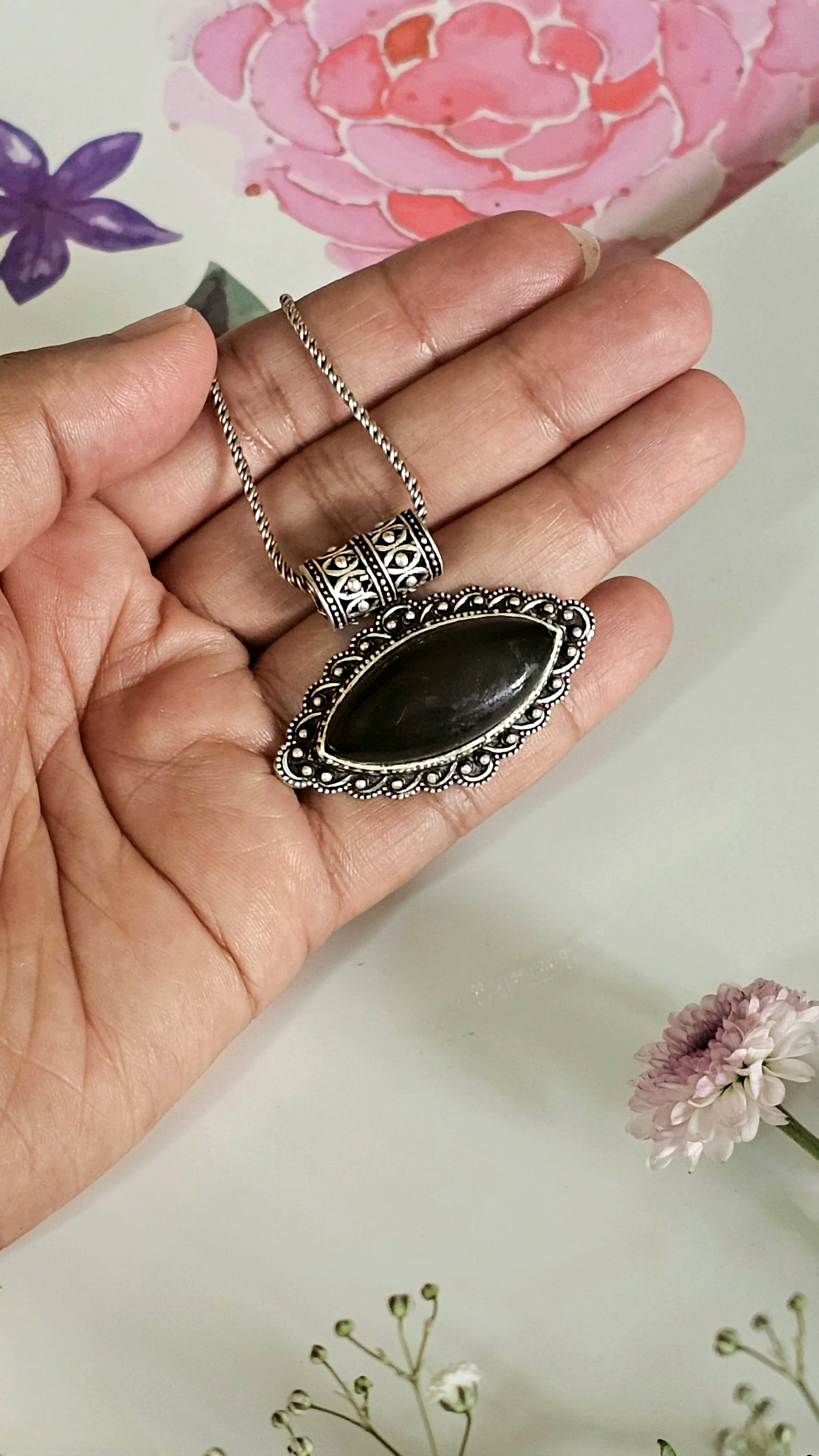 Syaahi Pendant – Jaipur Edit